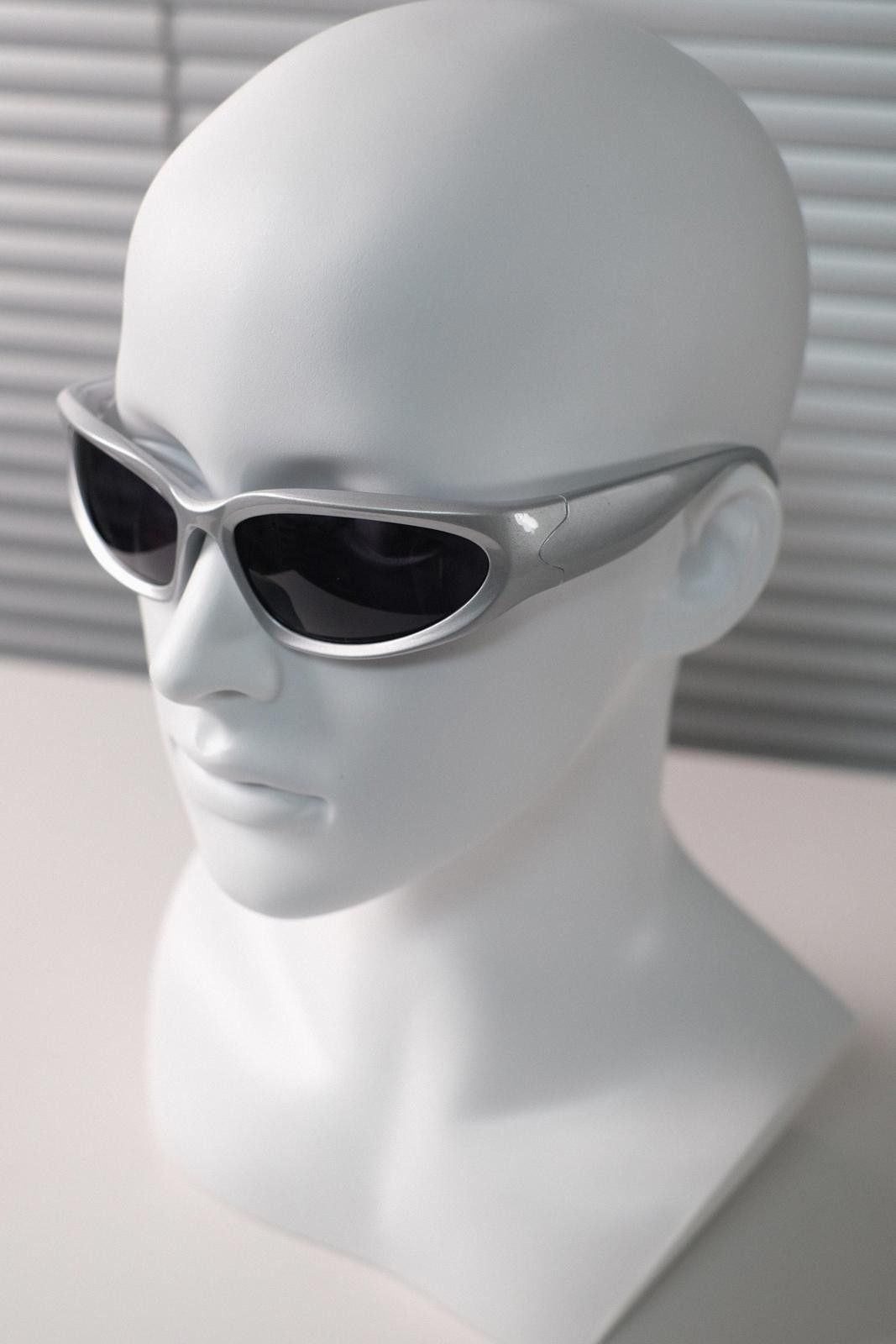 Japanese Brand Rare Vtg Vintage Y2k Futuristic Sliver Sunglasses Unisex OS Size ONE SIZE - 1 Thumbnail