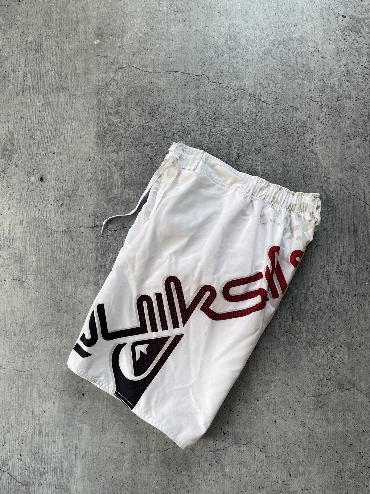 Quicksilver Vintage Quicksilver cargo shorts big logo Size US 32 / EU 48 - 1 Thumbnail