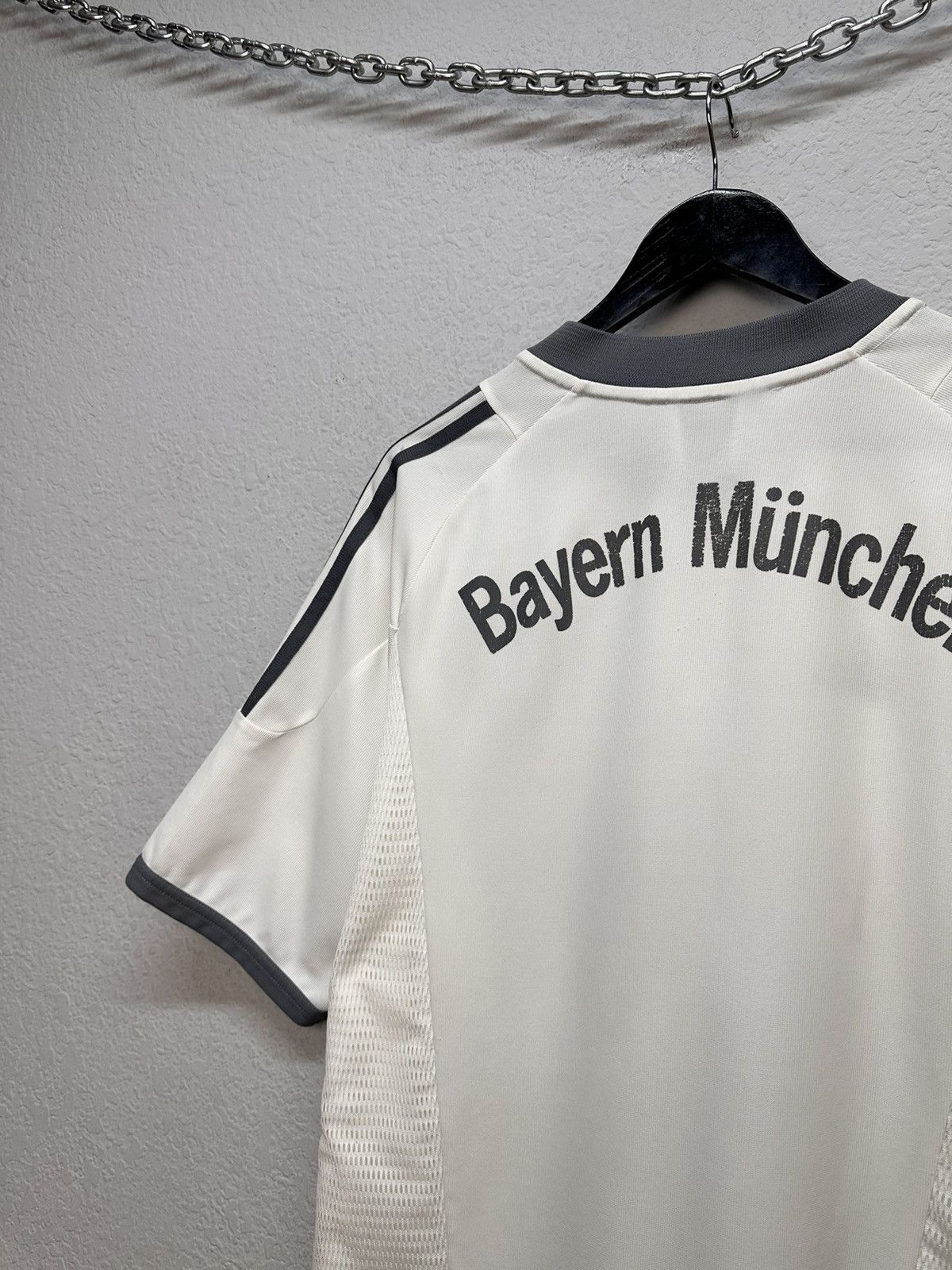 Adidas BAYERN MUNICH 2002/3 FOOTBALL ADIDAS Soccer jersey VINTAGE Size US L / EU 52-54 / 3 - 12 Thumbnail