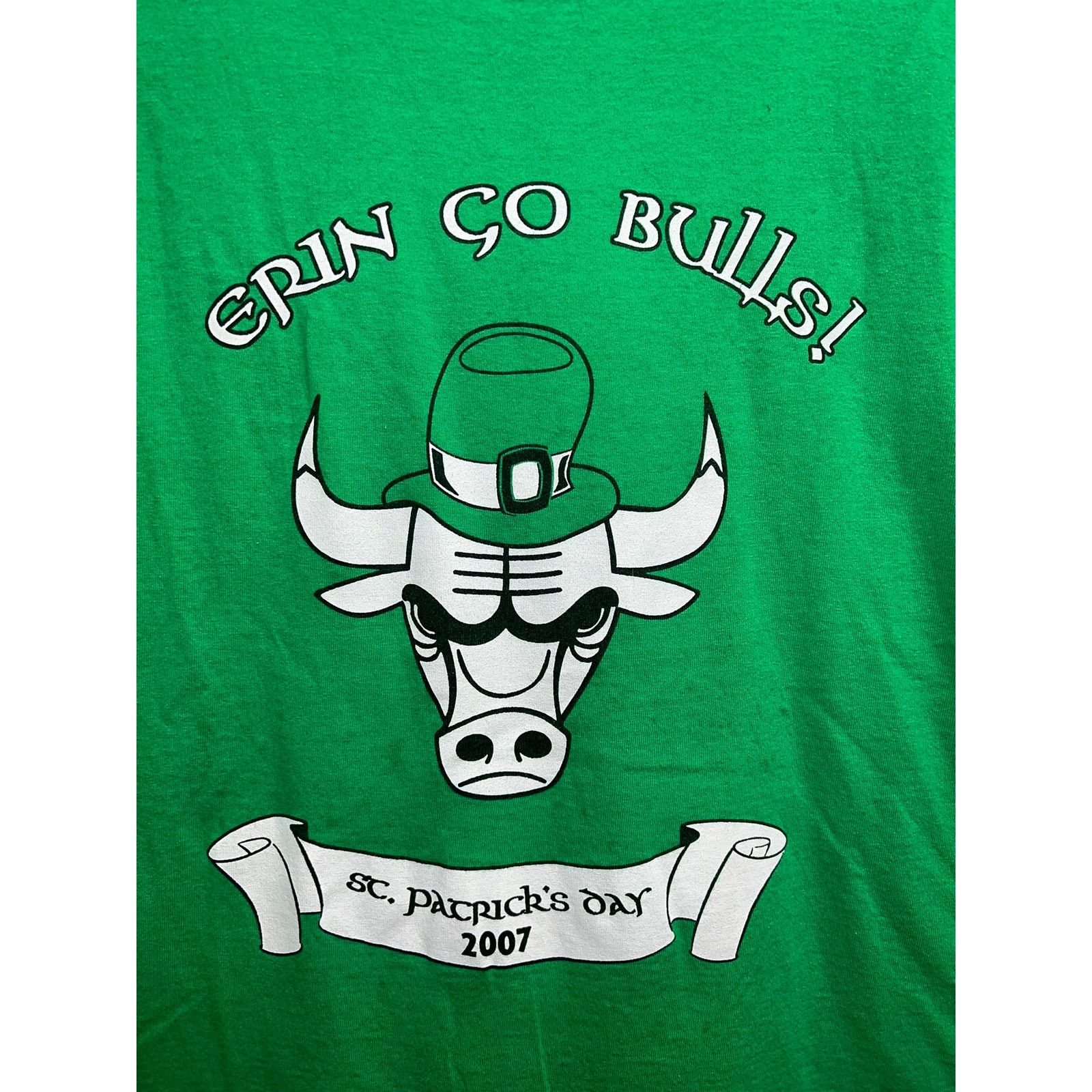 Fruit Of The Loom Vintage Chicago Bulls St. Patricks Day Shirt NBA Tee XL Size US XL / EU 56 / 4 - 2 Thumbnail