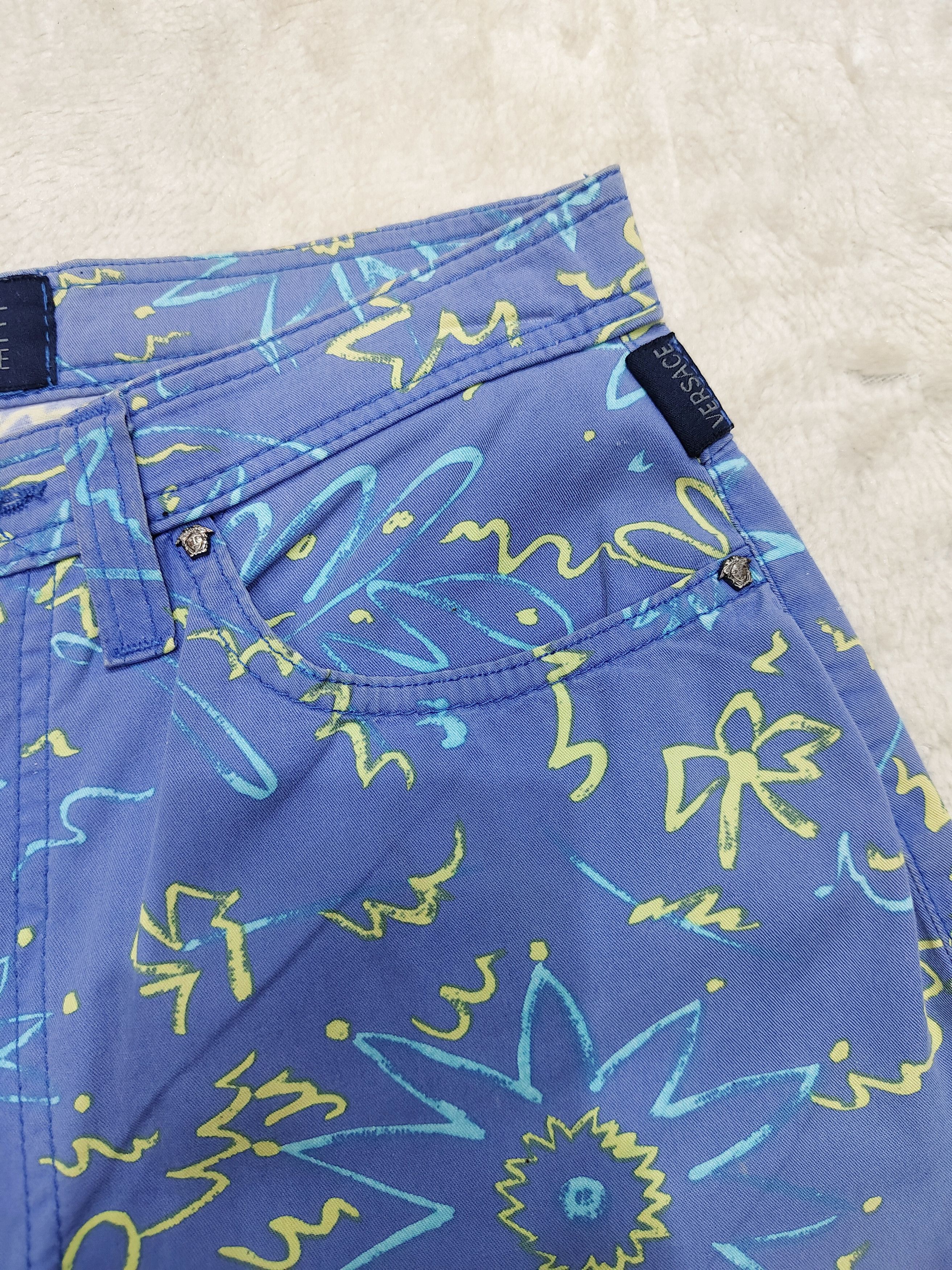 Versace Jeans Couture 90s Versace JC 🇮🇹 Y2k All-Over Scribble Floral Print Pants Size 28" / US 6 / IT 42 - 3 Thumbnail