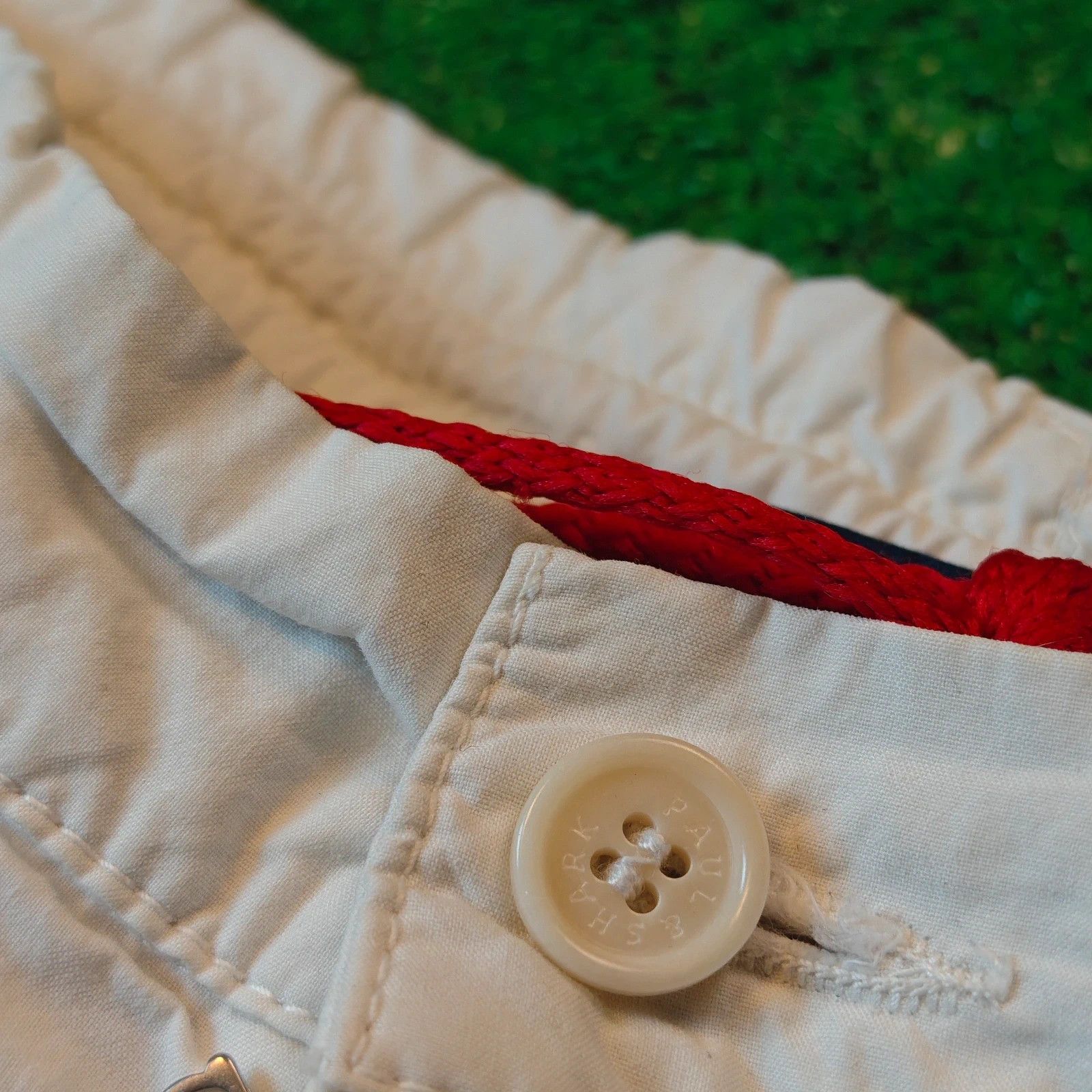 Paul & Shark Vintage Paul & Shark Shorts Mens 44 (W40) white embroidered Size US 44 / EU 60 - 12 Thumbnail