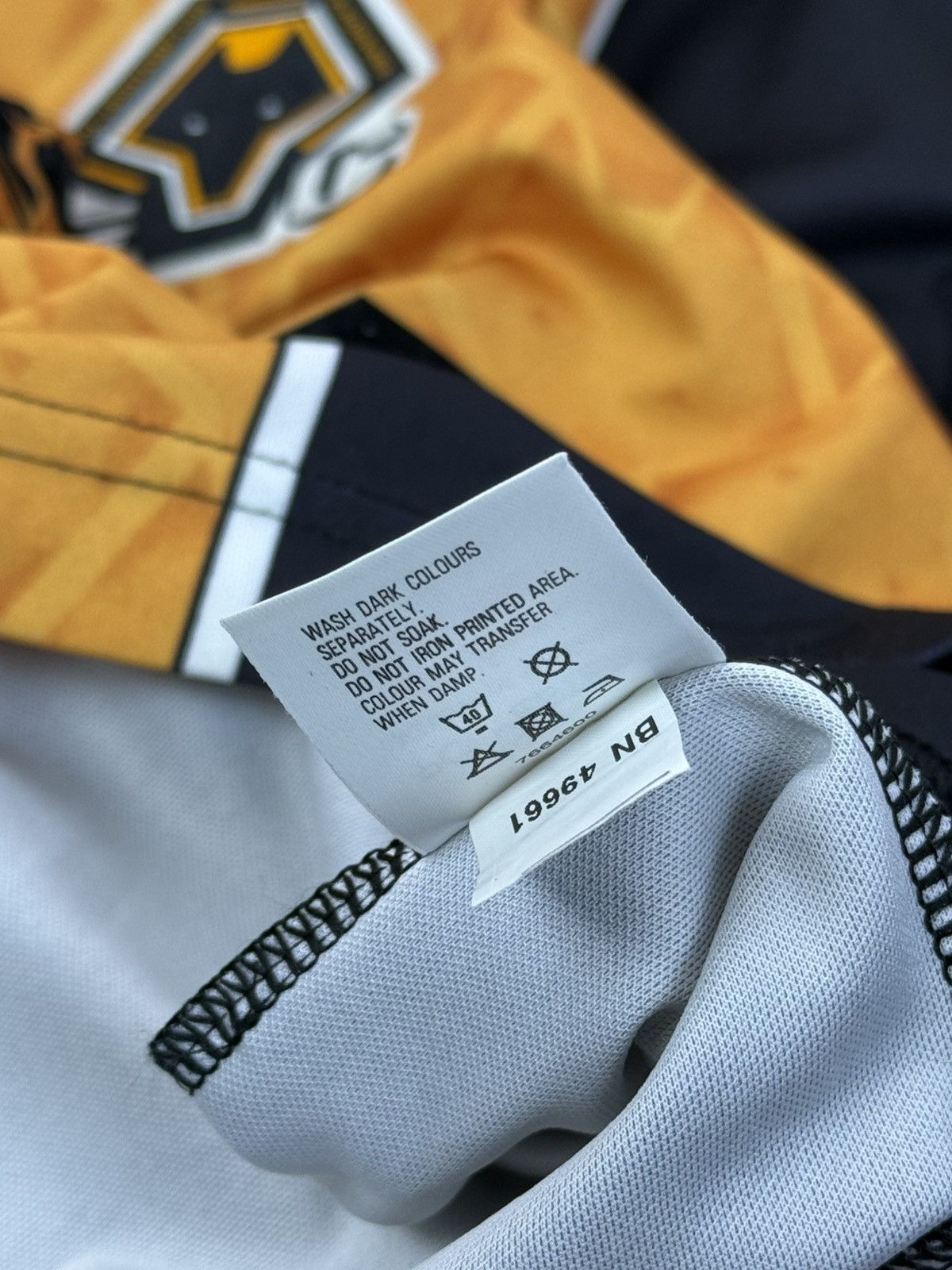Puma 90s Wolverhampton Wanderers 1996/98 Home Kit Soccer Jersey Size US L / EU 52-54 / 3 - 17 Thumbnail