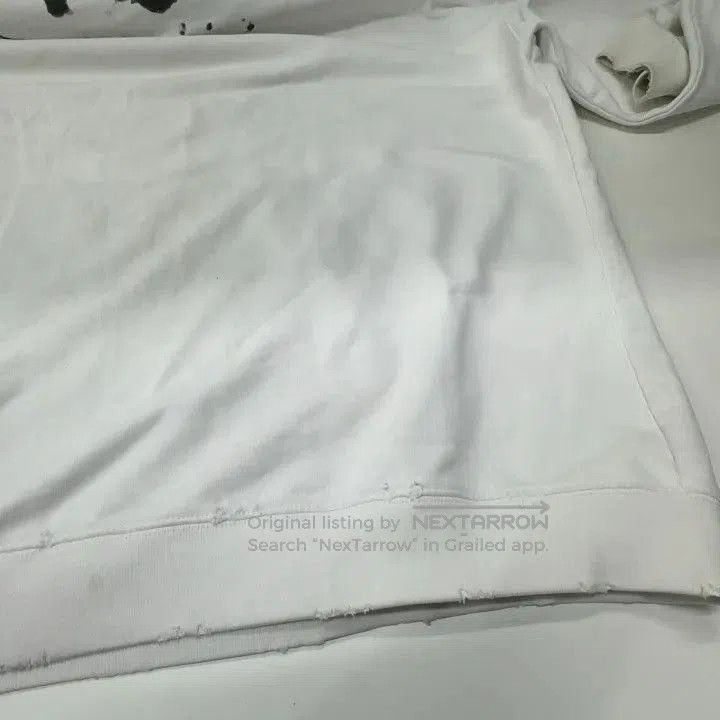 Balenciaga Balenciaga White Graphic Hoodie for Men. Size US XL / EU 56 / 4 - 8 Thumbnail