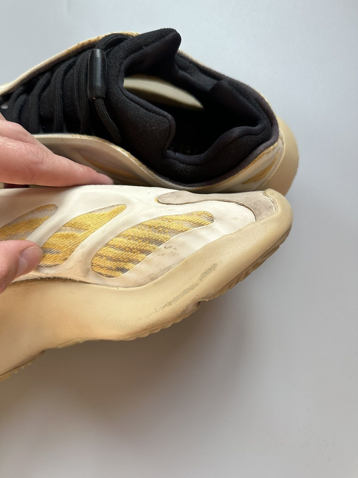 Adidas × Kanye West Adidas YEEZY 700 V3 Safflower Size 7,5 US Size US 7.5 / EU 40-41 - 10 Thumbnail