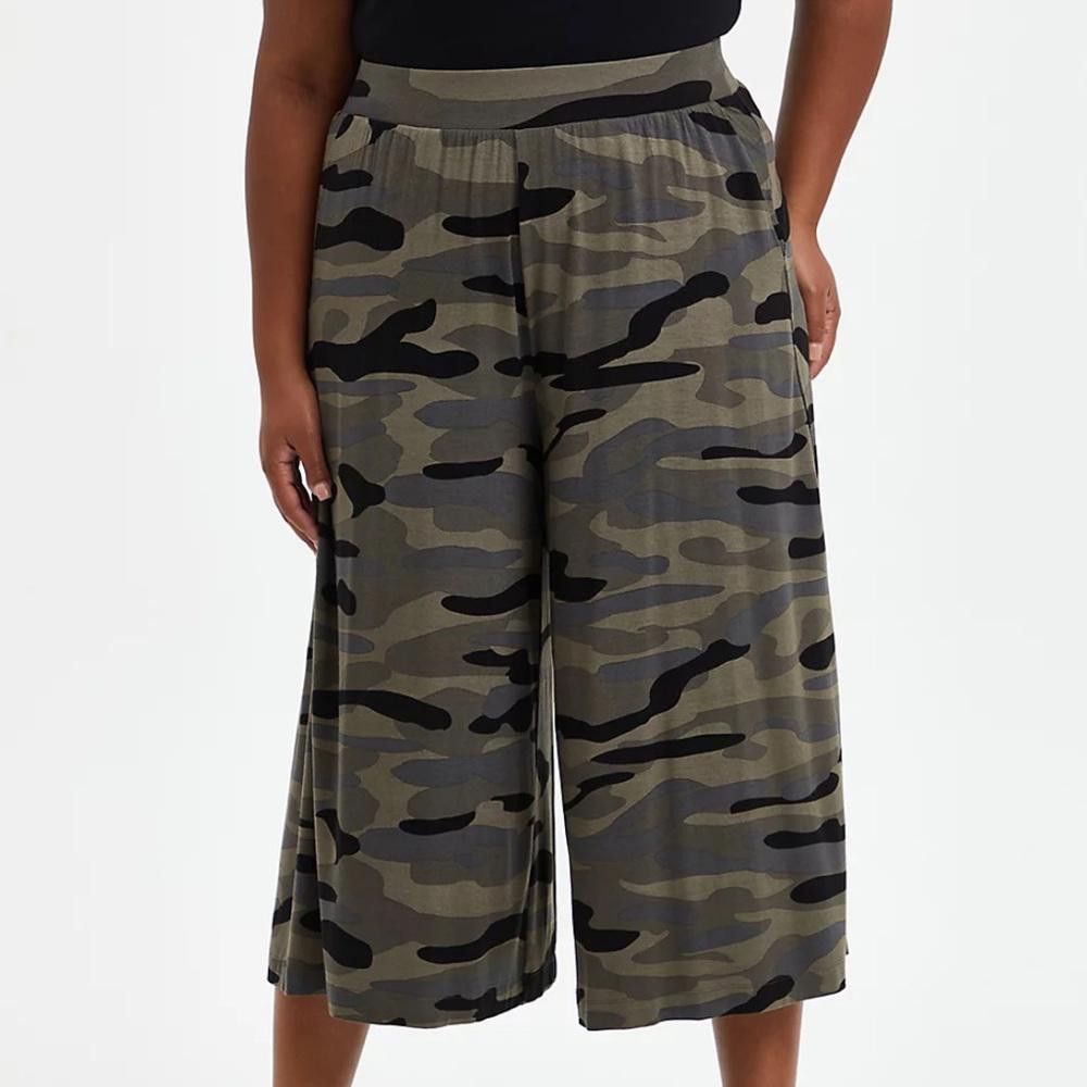Torrid Torrid l Camo Super Soft Culotte Pants 1X Size 40" / US 18 - 1 Thumbnail