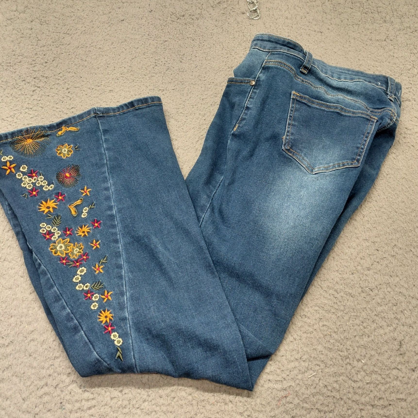 Vintage BAMBOO Jeans Women’s Sz 15 Blue Flare Denim Dark Wash Stretch Embroidered Floral Shirt? Size 36" / US 14 / IT 50 - 2 Thumbnail