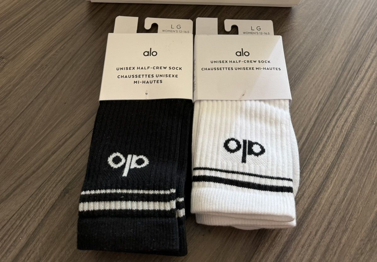 Alo Yoga Alo Unisex Half Crew Socks Black & White Set Size L Size ONE SIZE - 1 Thumbnail