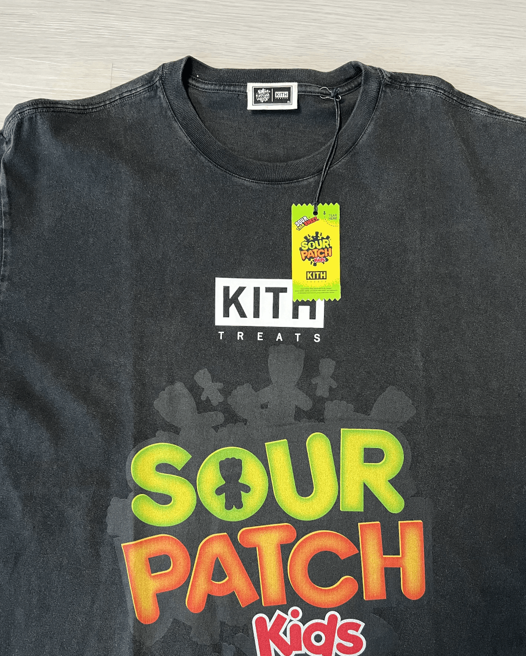 トップス Kith Treats Sour Patch Kids Vintage tee Kith Treats Sour Patch Kids Vintage Tee Black Men's - FW24 - US