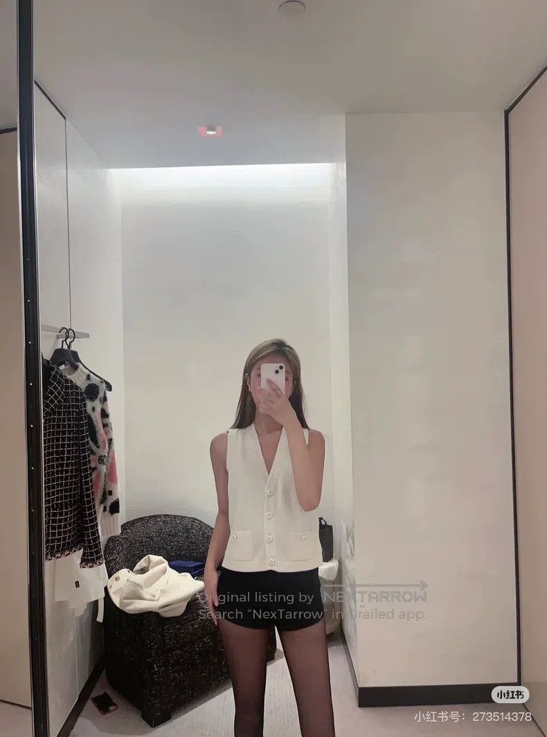 Chanel Chanel 23K white camelia button vest Size XXS / US 00 / IT 34 - 6 Thumbnail