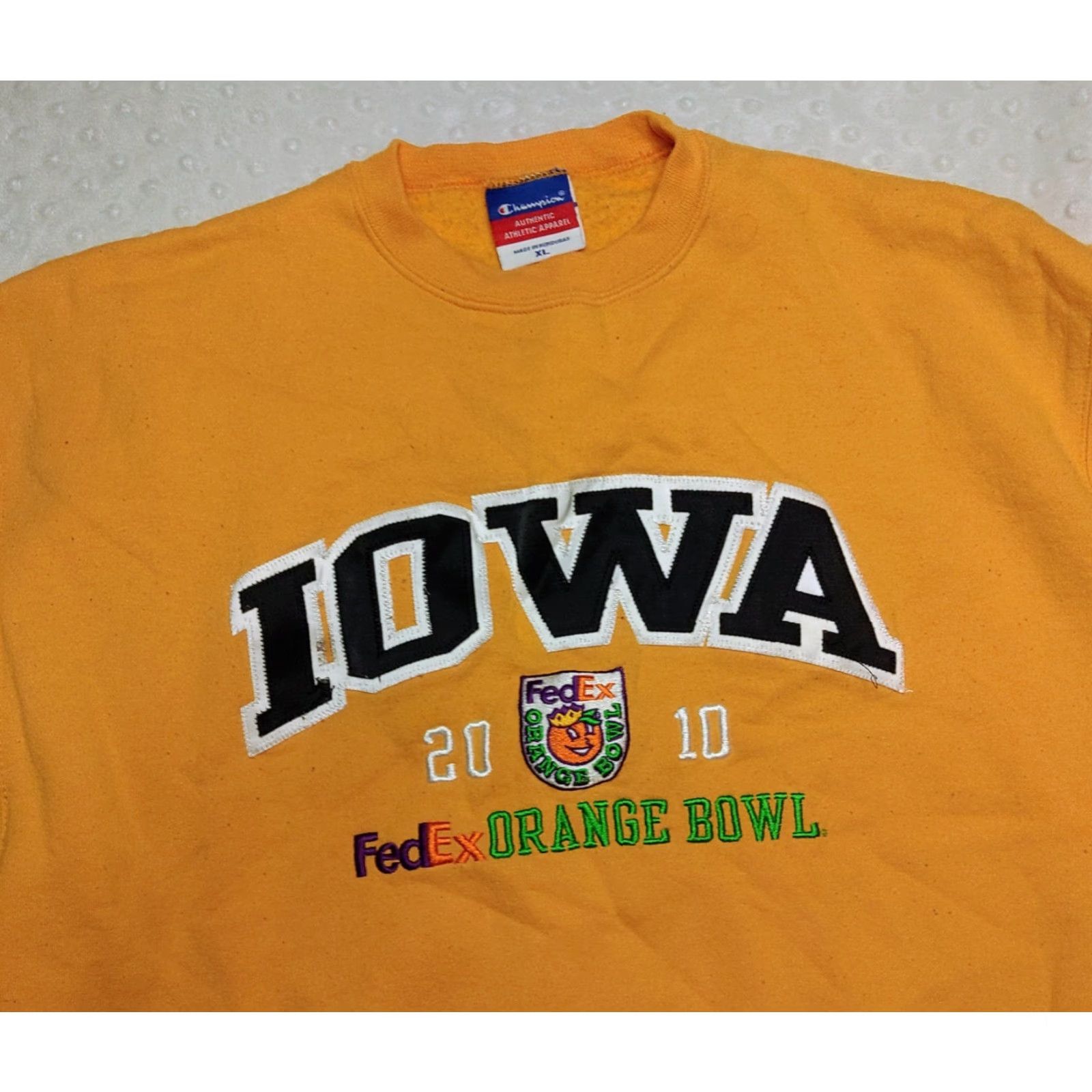 Champion VINTAGE Champion Iowa Hawkeyes 2010 FedEx Orange Bowl Yellow Sweatshirt XL Crew Neck Pullover Men Size US XL / EU 56 / 4 - 4 Thumbnail