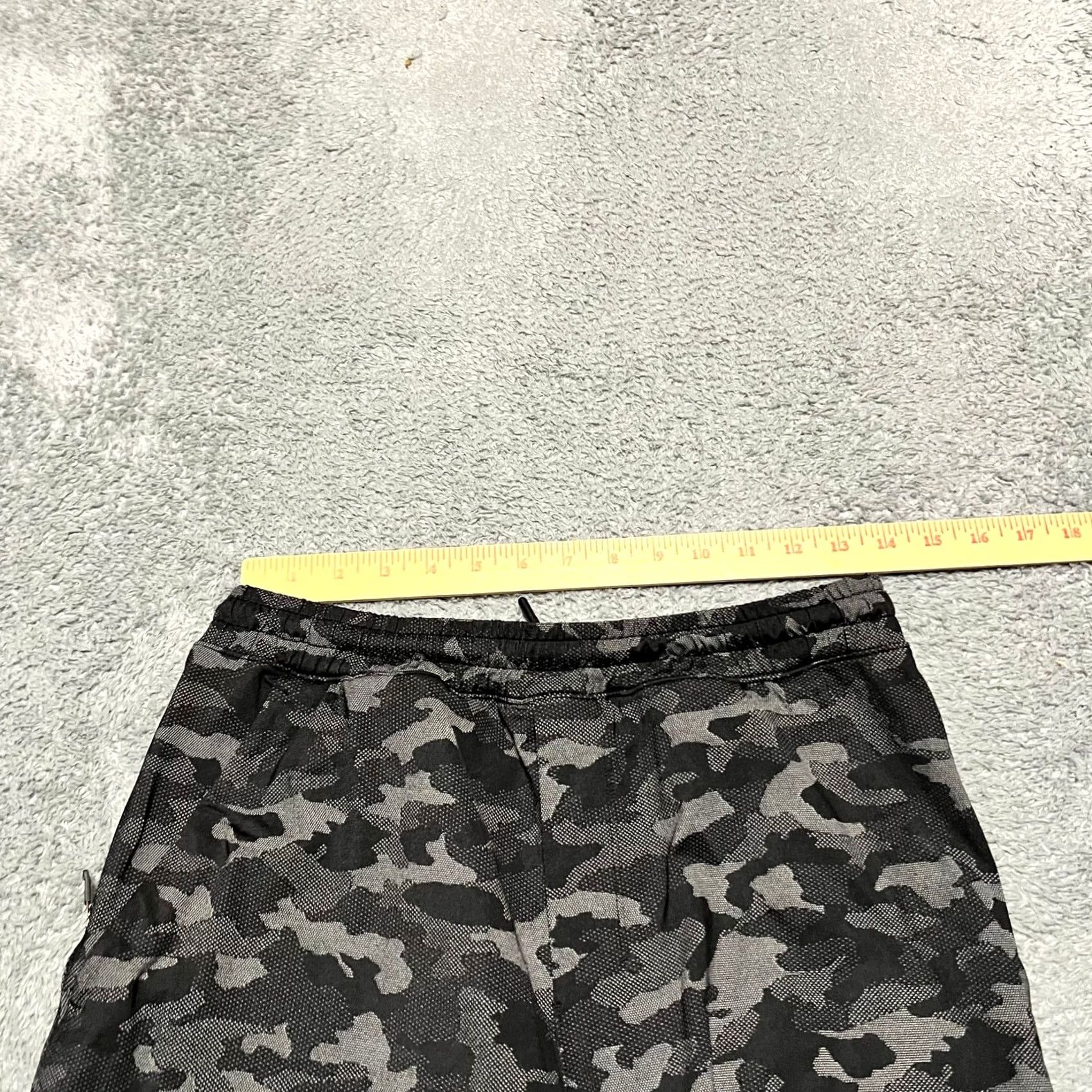 Lululemon Lululemon Shorts Mens M Gray Pace Breaker Camo Running Athletic liner cut out Size US 31 - 7 Thumbnail