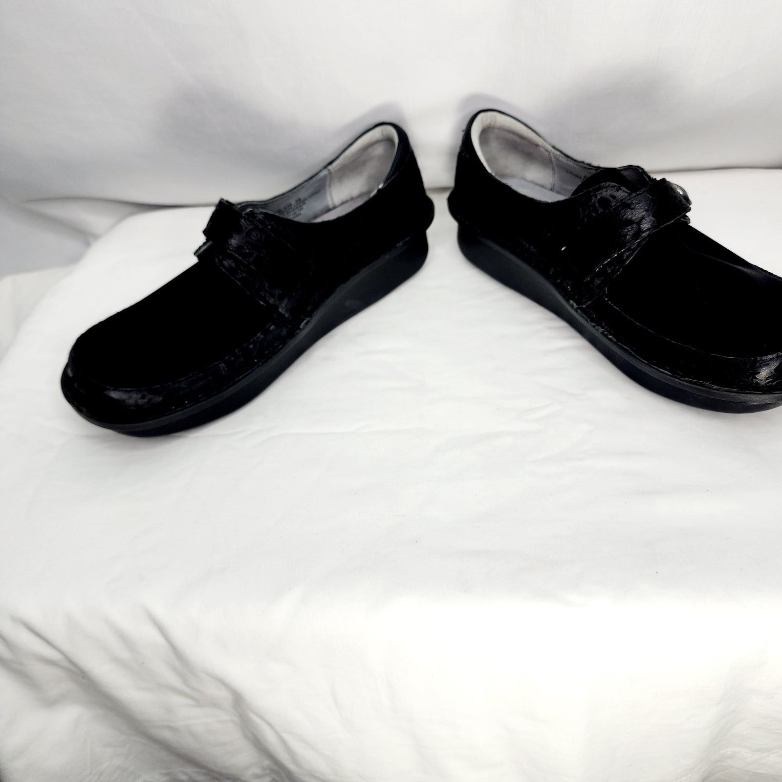 Other Alegria Black Leather Floral Embossed And Neoprene Shoes Size US 9 / IT 39 - 9 Thumbnail
