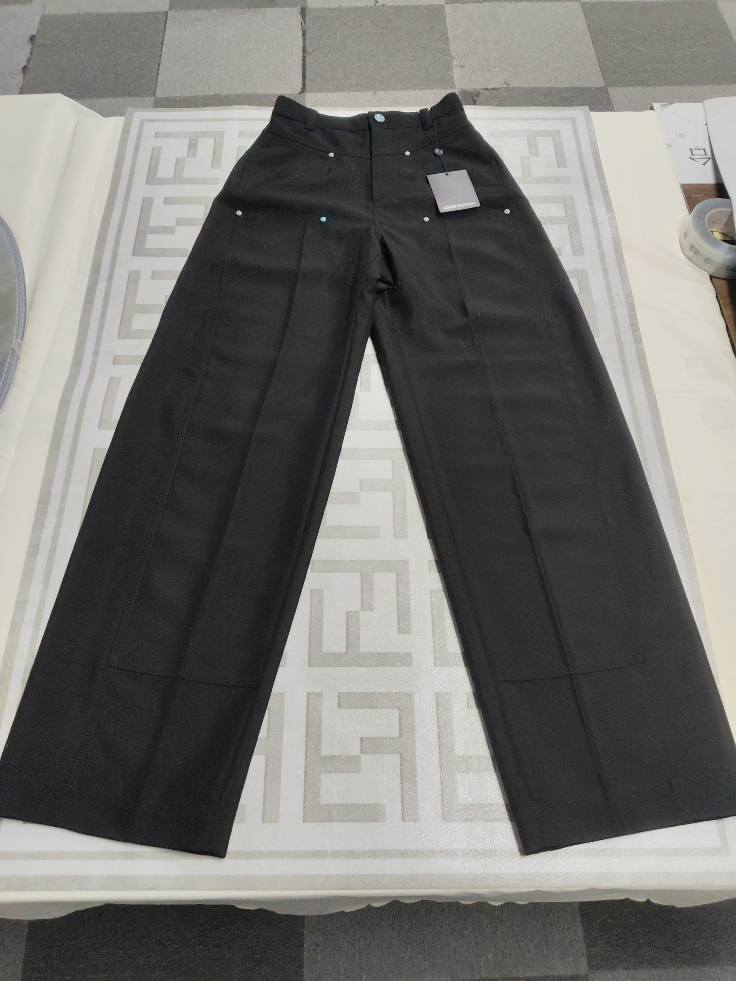 Louis Vuitton Louis Vuitton Riveted Wool Mohair Cargo Pants Size 46 Size US 30 / EU 46 - 1 Thumbnail