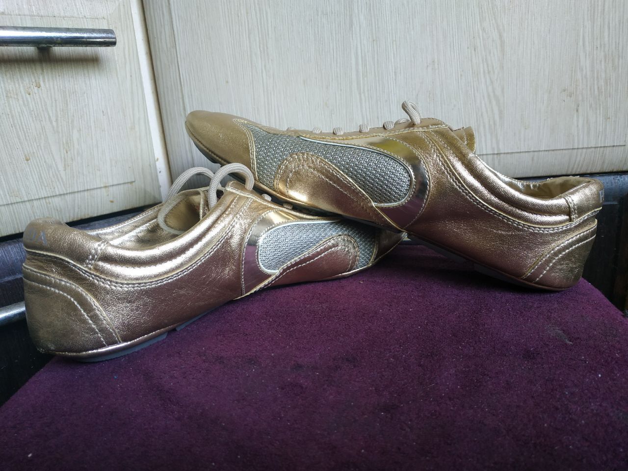 Prada Prada Linea Rossa Gold Metallic Sneakers EU39.5 Size US 9 / IT 39 - 22 Thumbnail