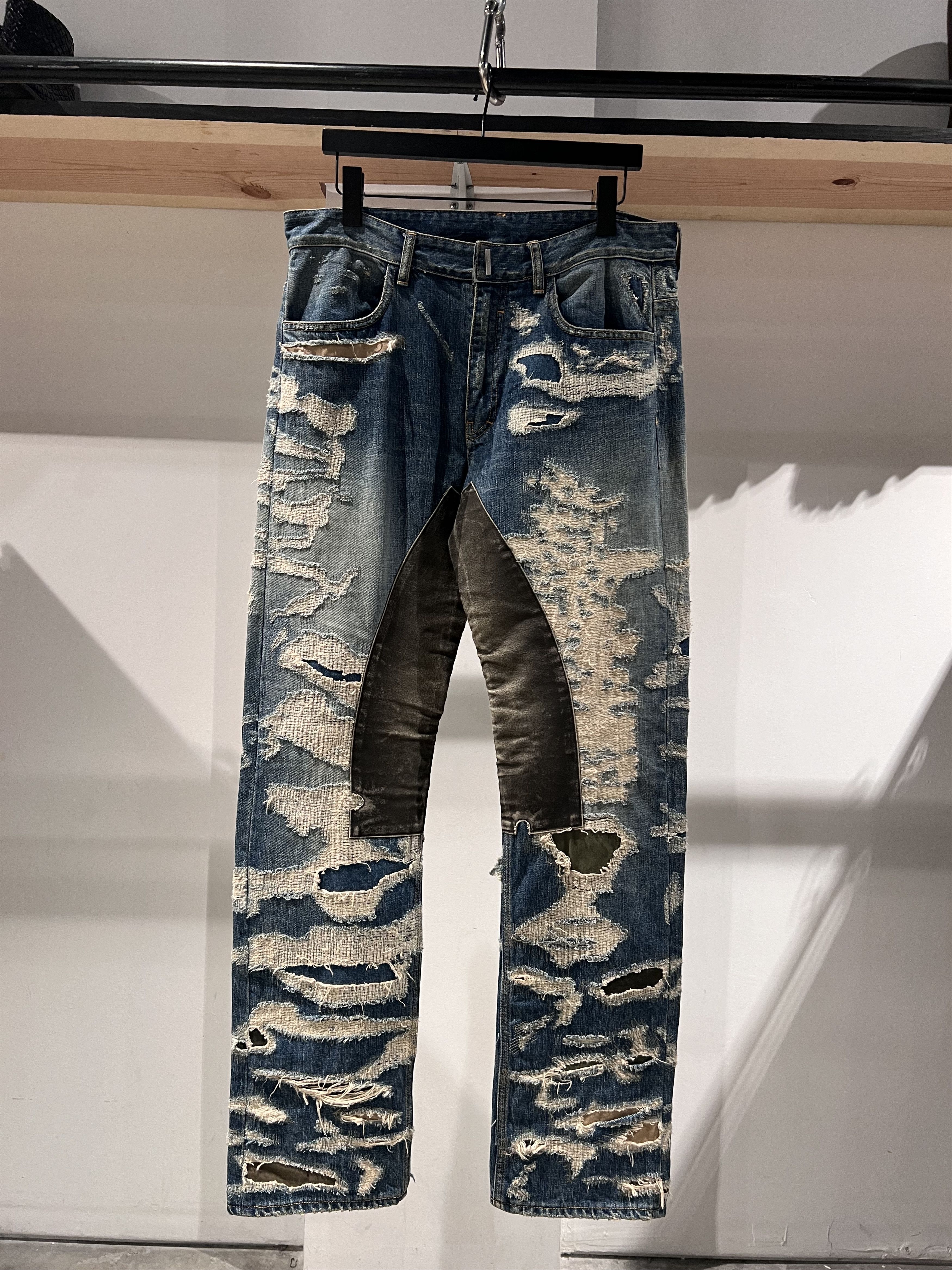 Givenchy Givenchy Distressed Boro Denim Size US 33 - 1 Thumbnail