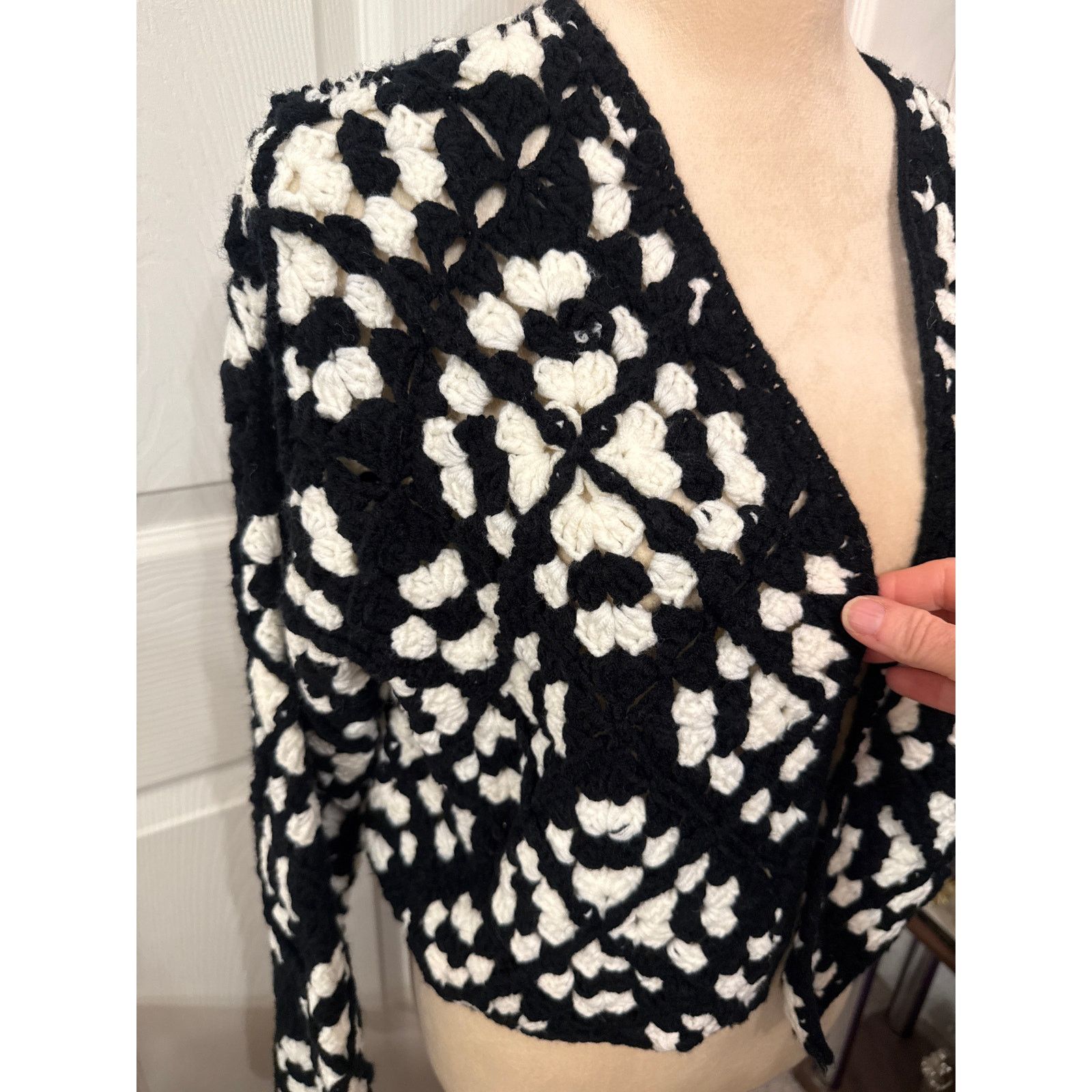 ELAN Elan Kylee Macrame Crochet Cropped Cardigan in Black/White,S Size S / US 4 / IT 40 - 6 Thumbnail