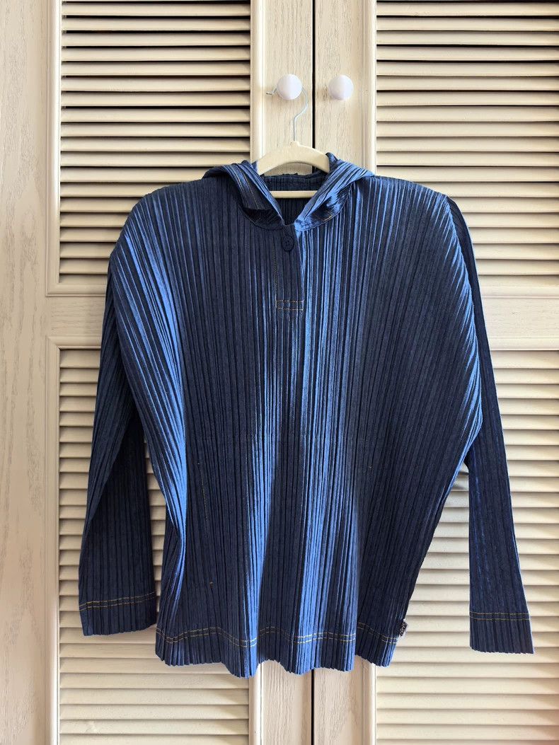 Issey Miyake size:3 Blue pleated hooded top