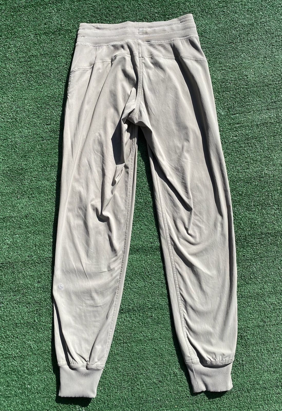 Lululemon Lululemon Dance Studio Greenish Grey Jogger Pants Size 4 Size 28" / US 6 / IT 42 - 4 Thumbnail
