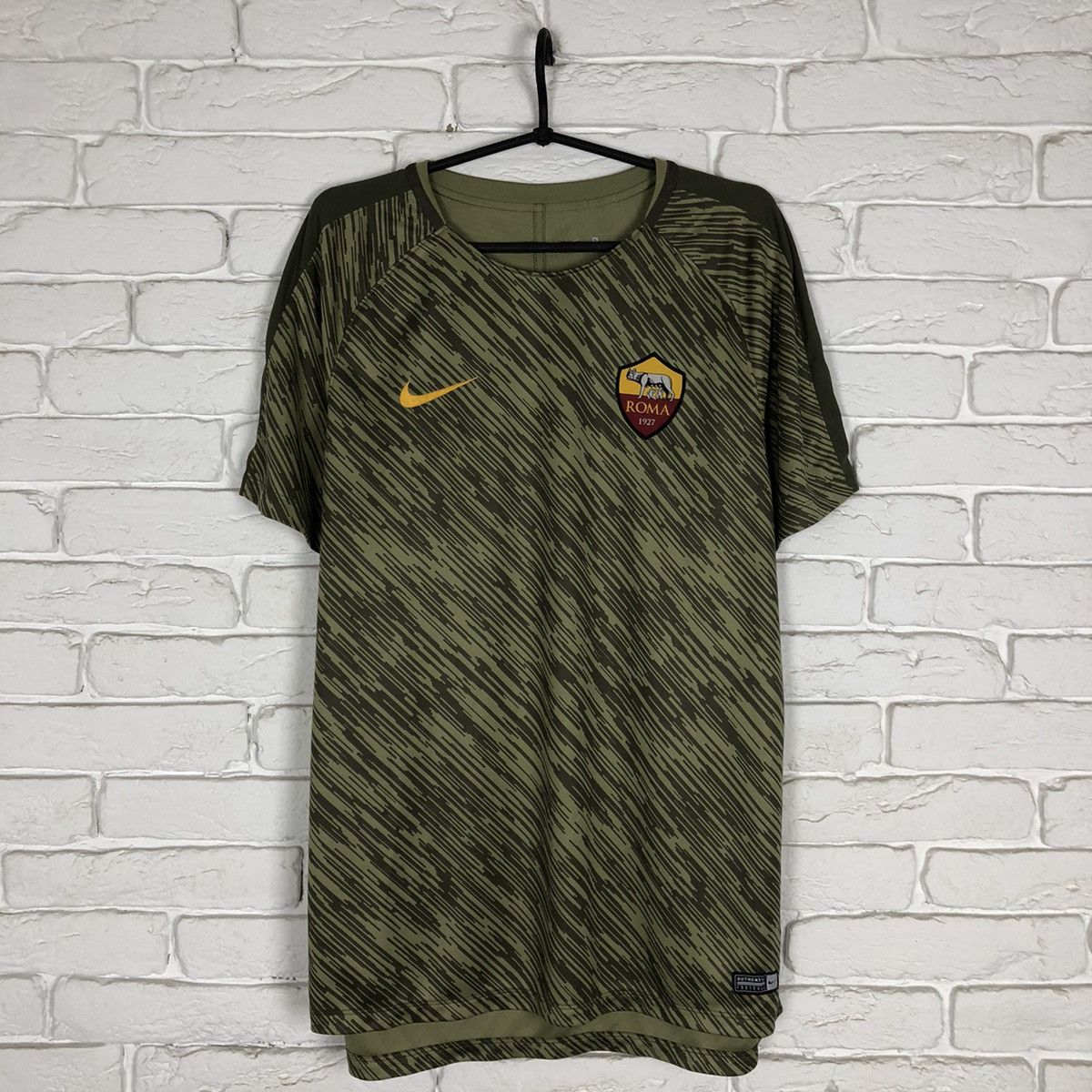 Nike AS Roma 2018 training soccer jersey nike Size US XL / EU 56 / 4 - 1 Thumbnail