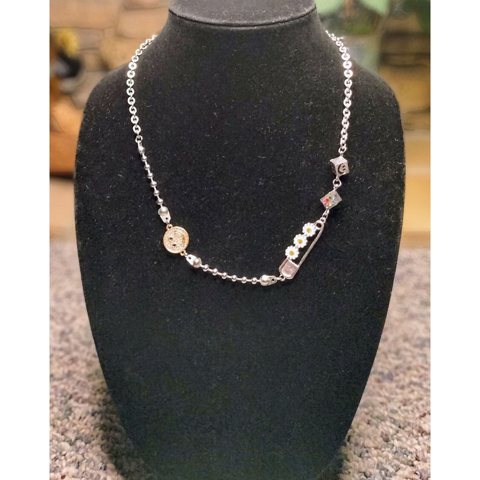 Other Girls Necklace Fashion Jewelry Silver Tone Smiley Face Pin Size ONE SIZE - 6 Thumbnail