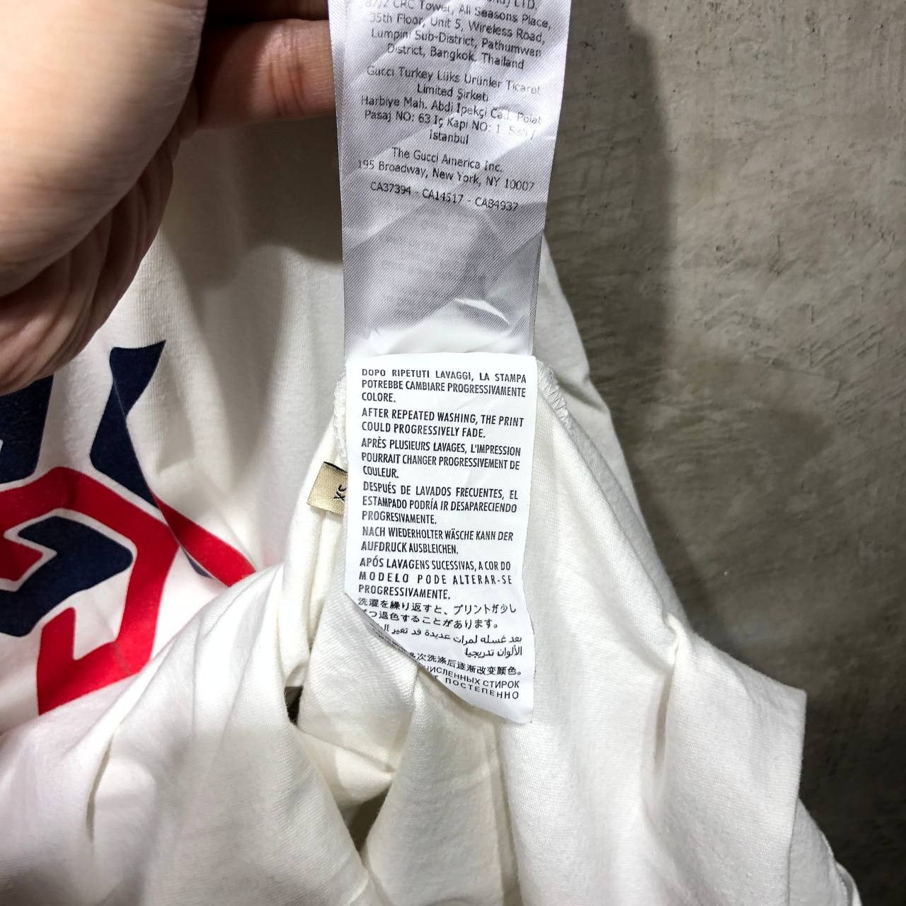 Gucci Gucci Mirror Print logo tee Size US M / EU 48-50 / 2 - 13 Thumbnail