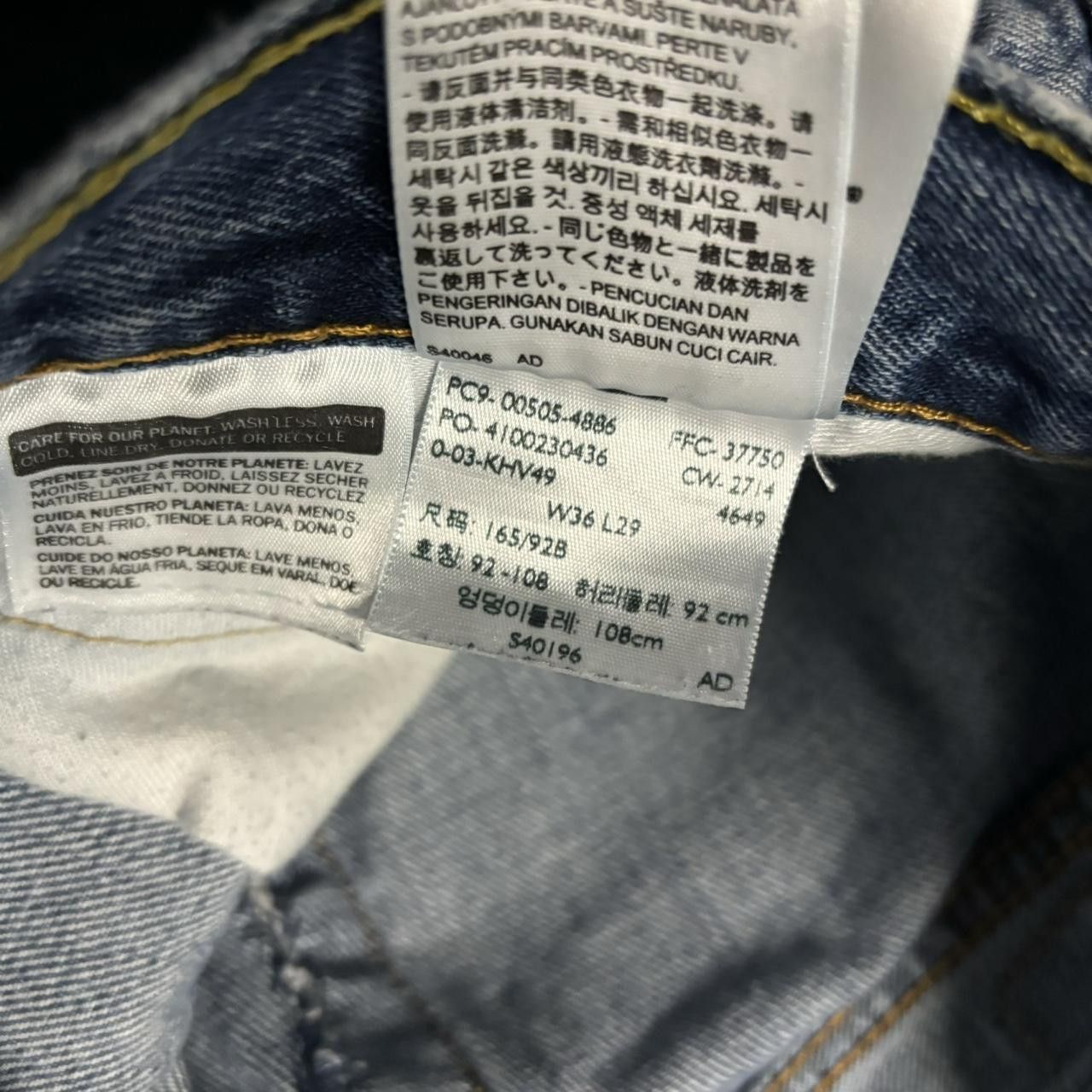 Levi's × Vintage Crazy Vintage Y2K/2000s Grunge Medium Wash Levi’s Essential Denim Jeans! Size US 36 / EU 52 - 8 Thumbnail