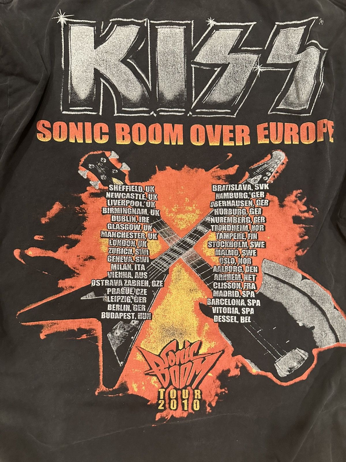 Other KISS VINTAGE LIKE ALL OVER SHOULDER CROPPED TEE Size US L / EU 52-54 / 3 - 6 Thumbnail