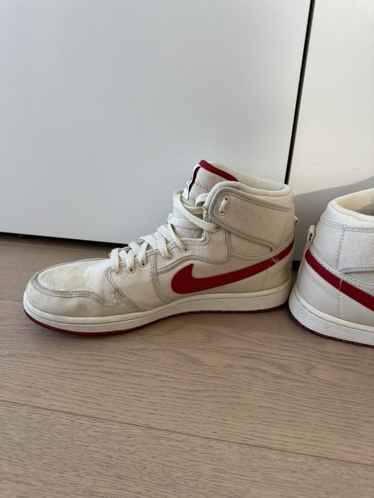 Jordan Brand 2010 Jordan 1 AJKO Vintage White Red 10 Size US 10 / EU 43 - 9 Thumbnail