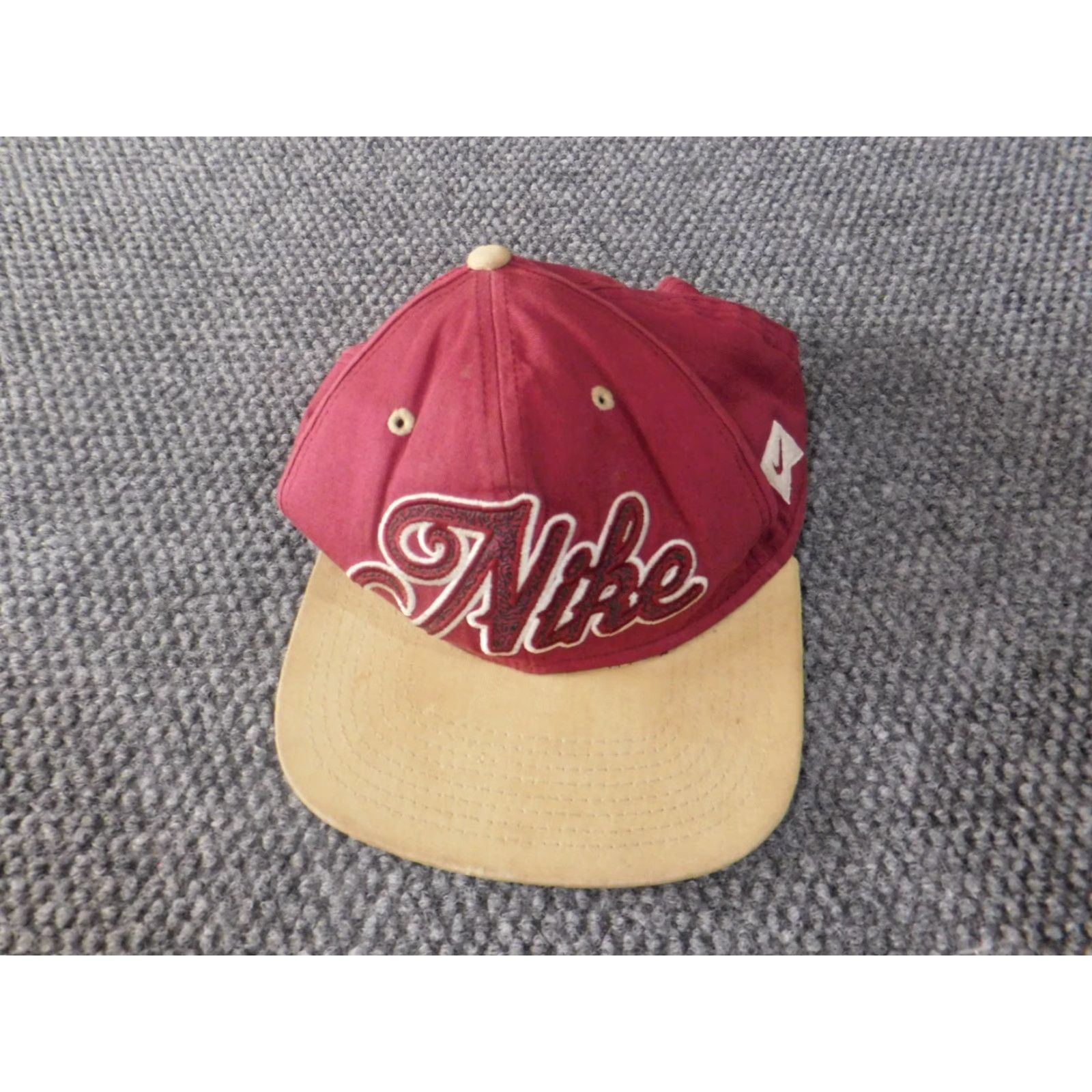 Nike VINTAGE Nike Hat Cap snapback Mens red logo classic Mens One Size Red Nike Hat Snapback Casual Classic 90s? Size ONE SIZE - 2 Thumbnail