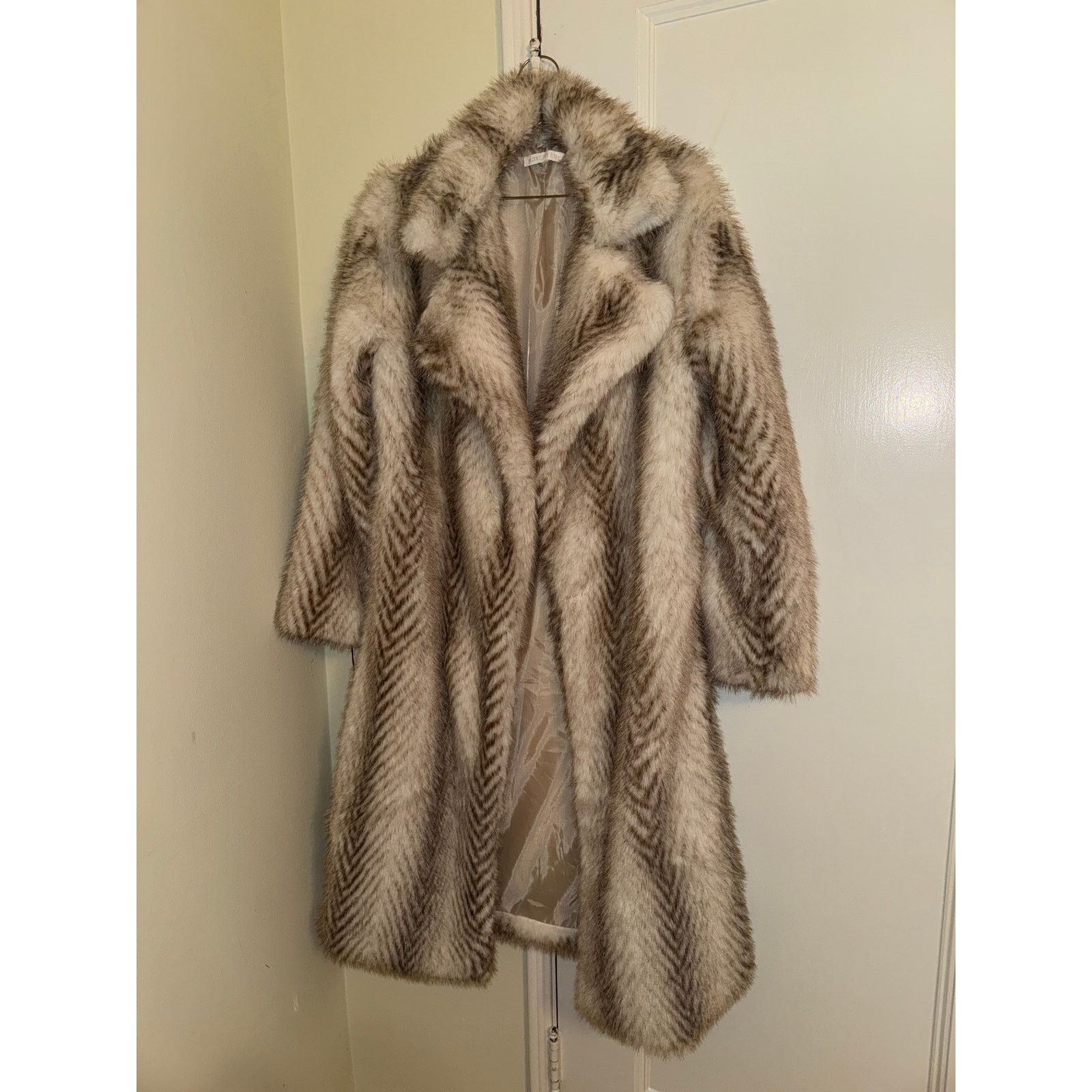 4x1111 Emma Leger x Revolve Carrie faux fur coat more to come xs Size XS / US 0-2 / IT 36-38 - 3 Thumbnail