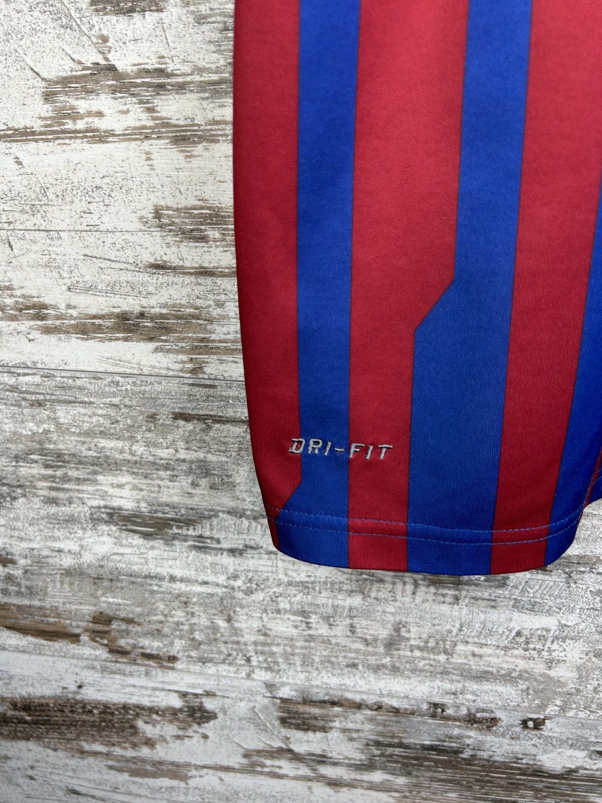 Vintage Mens Vintage Nike FC Barcelona Messi 10 Jersey T-shirt tee Size US XL / EU 56 / 4 - 5 Thumbnail