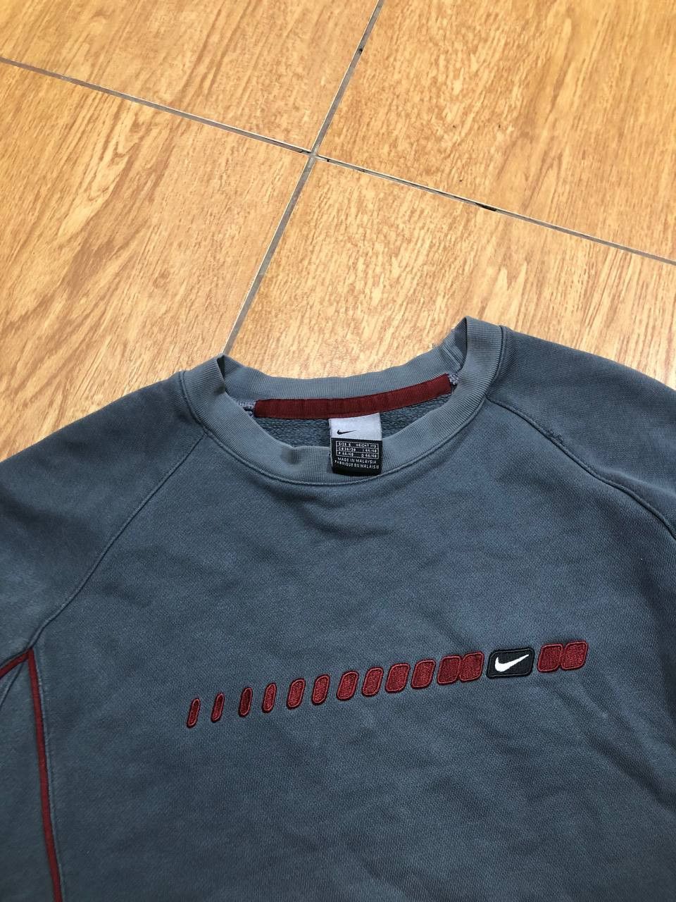 Nike Vintage Nike Big Logo Swoosh Sweatshirt Rare Hype Crewneck Size US S / EU 44-46 / 1 - 18 Thumbnail