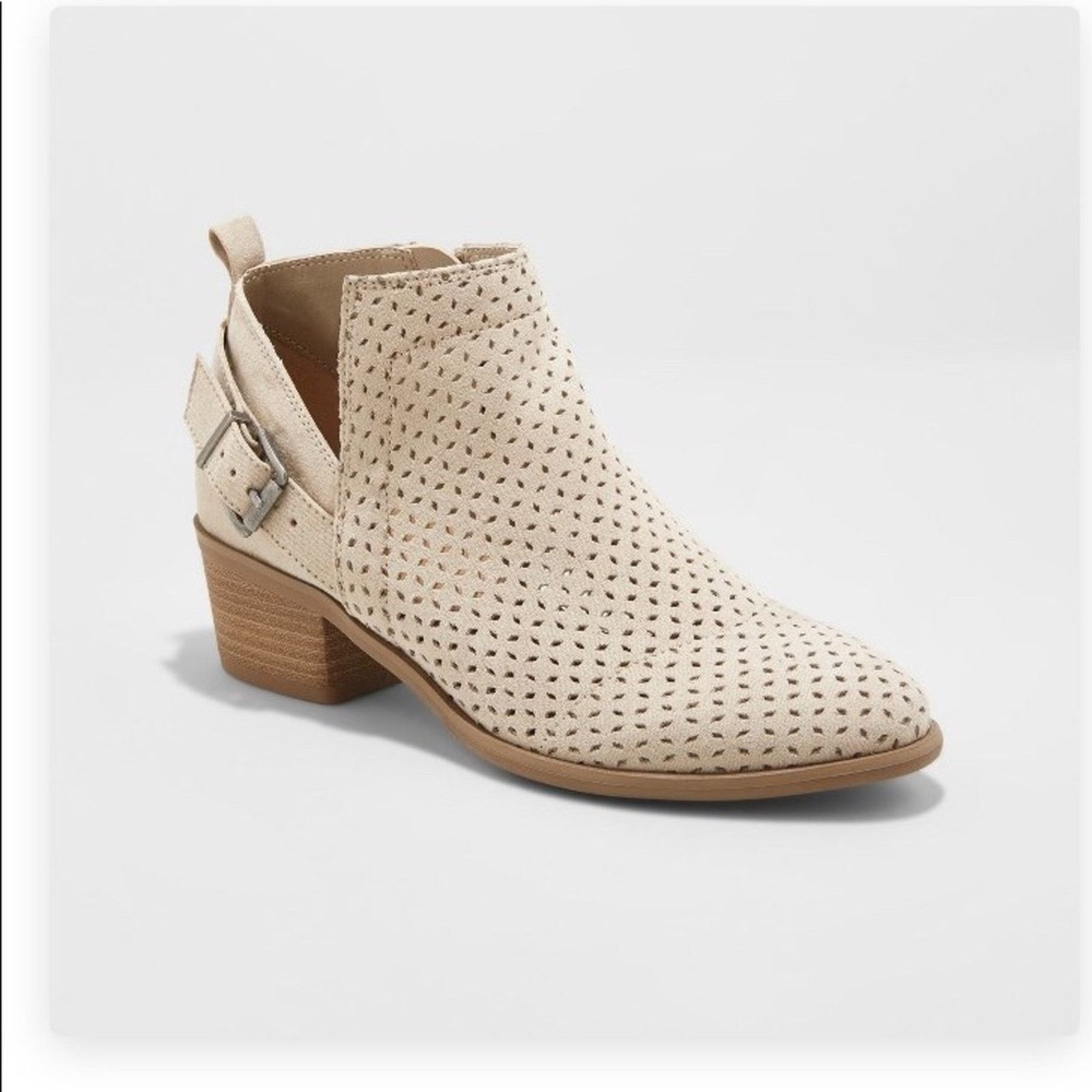 Other Universal Thread Camdyn laser cut ankle booties NEW Size US 5.5 / IT 35.5 - 1 Thumbnail