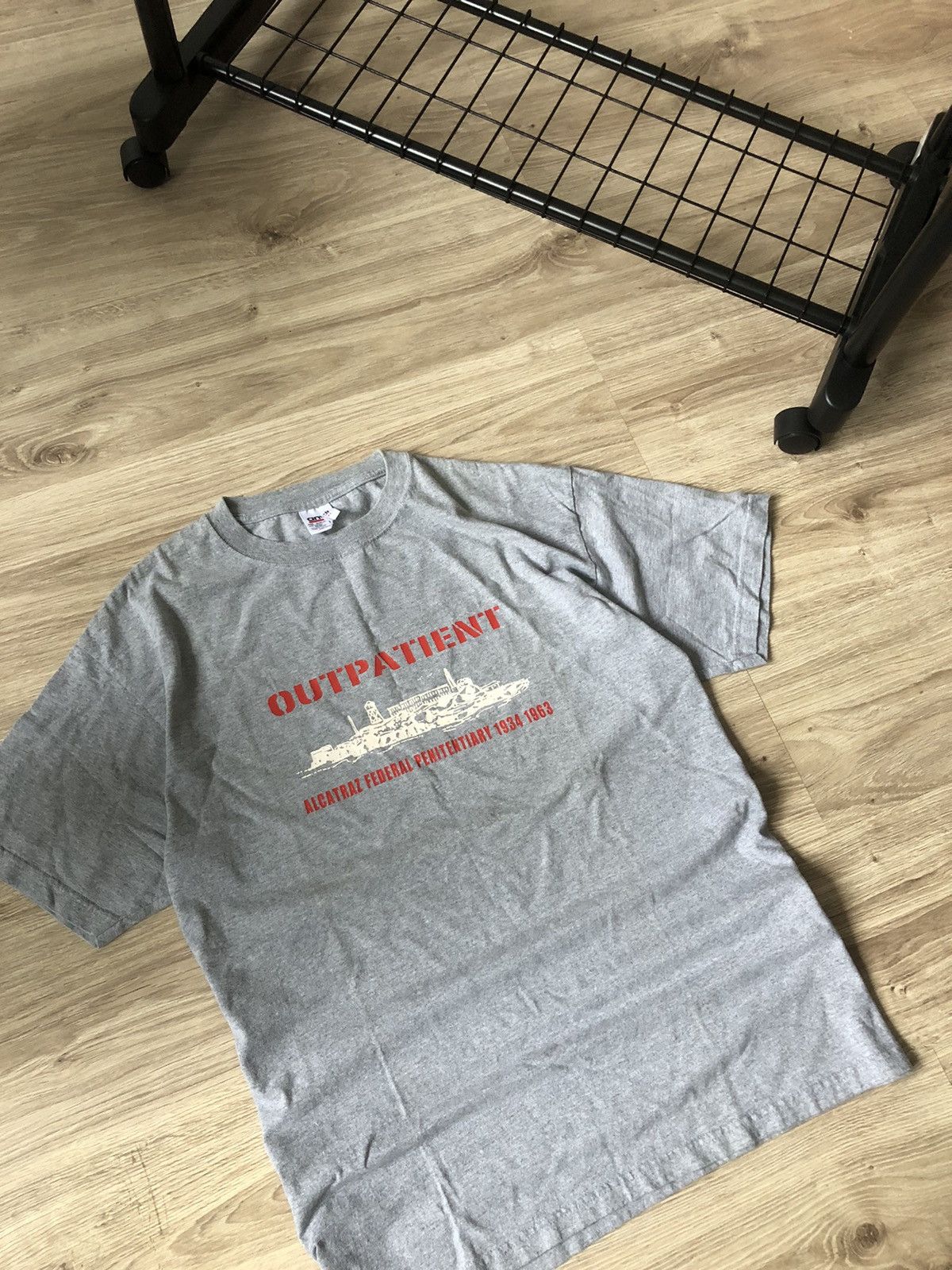 Vintage Vintage Alcatraz Outpatient Rock T Shirt Made in USA Size US XL / EU 56 / 4 - 2 Thumbnail