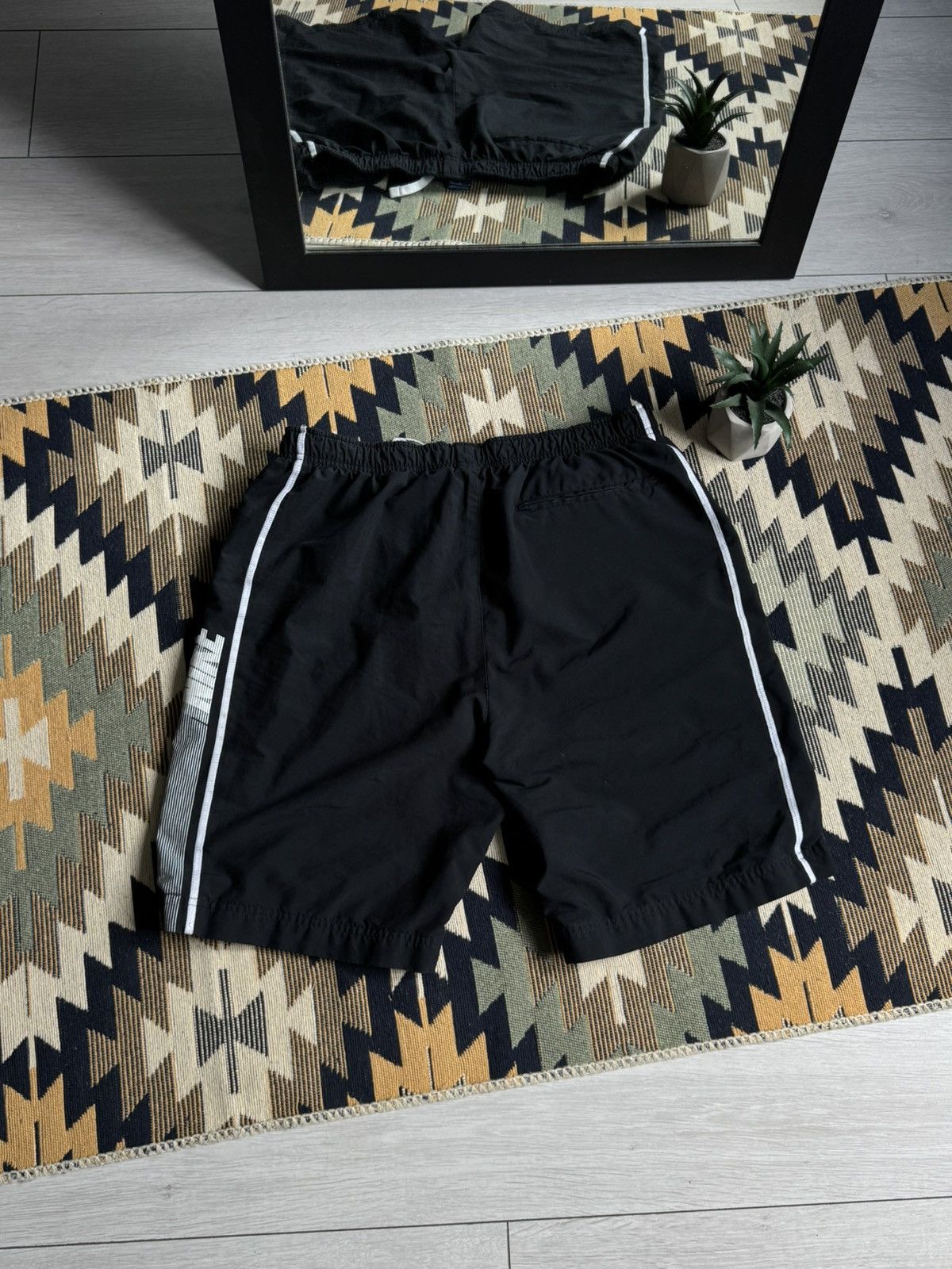 Nike Vintage Nike Nylon Logo Y2K Shorts Size US 36 / EU 52 - 6 Thumbnail