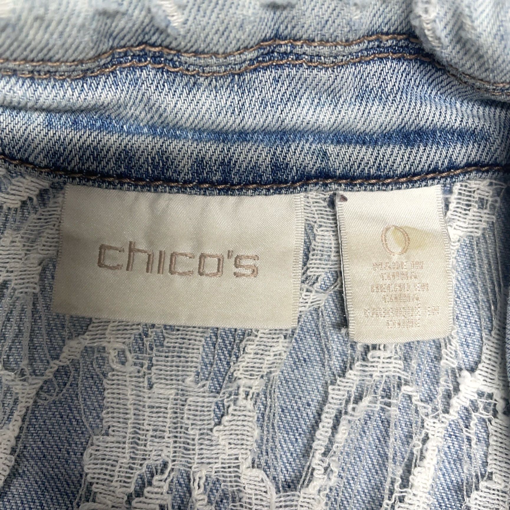 Vintage VINTAGE Chico's Women's Denim Jean Jacket Size 0 Blue Destroyed Cotton Blend Outer Shell Size 25" / US 0 / IT 36 - 2 Thumbnail