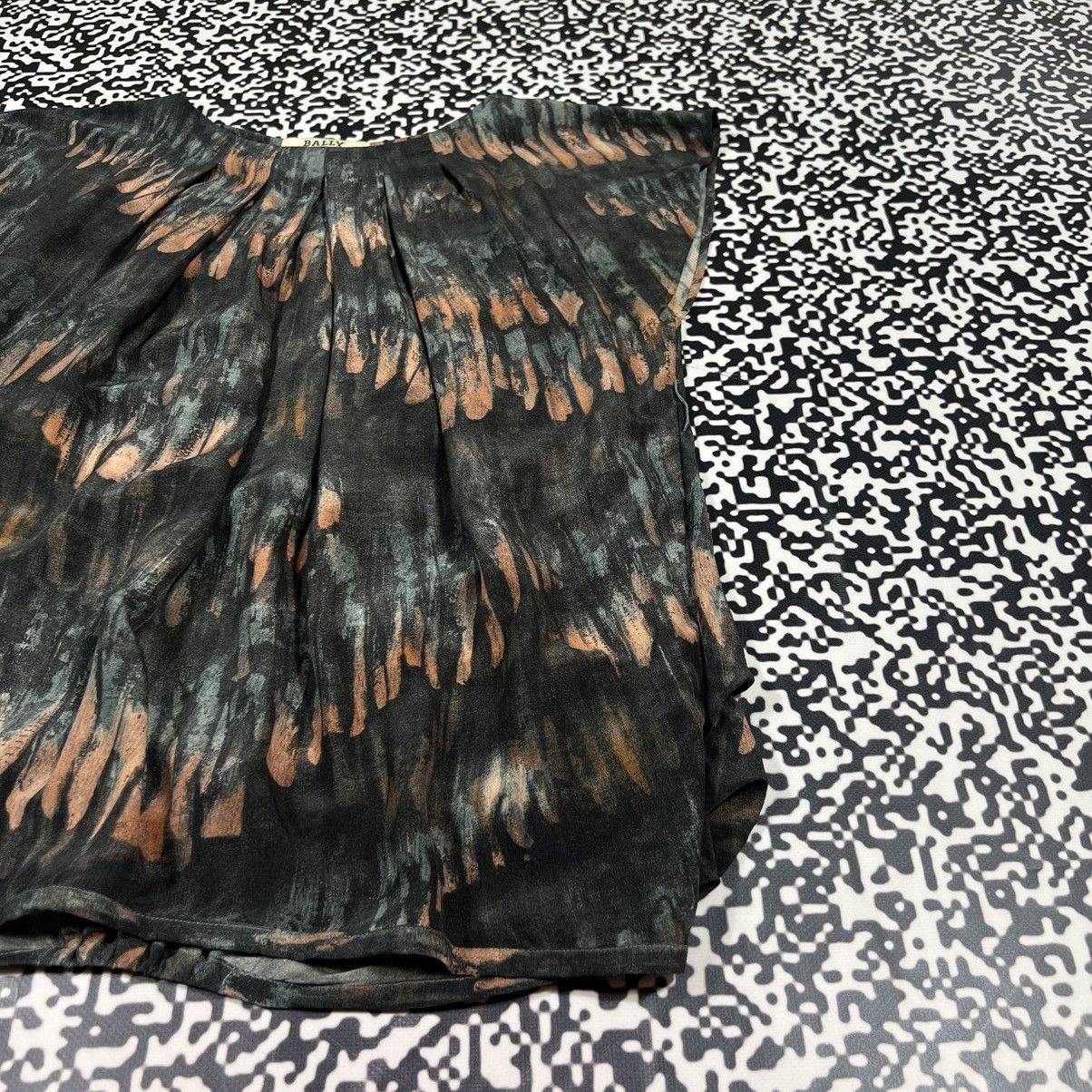 Bally Bally Silk Abstract Retro Casual Style Luxury Blouses Shirt Size S / US 4 / IT 40 - 10 Thumbnail