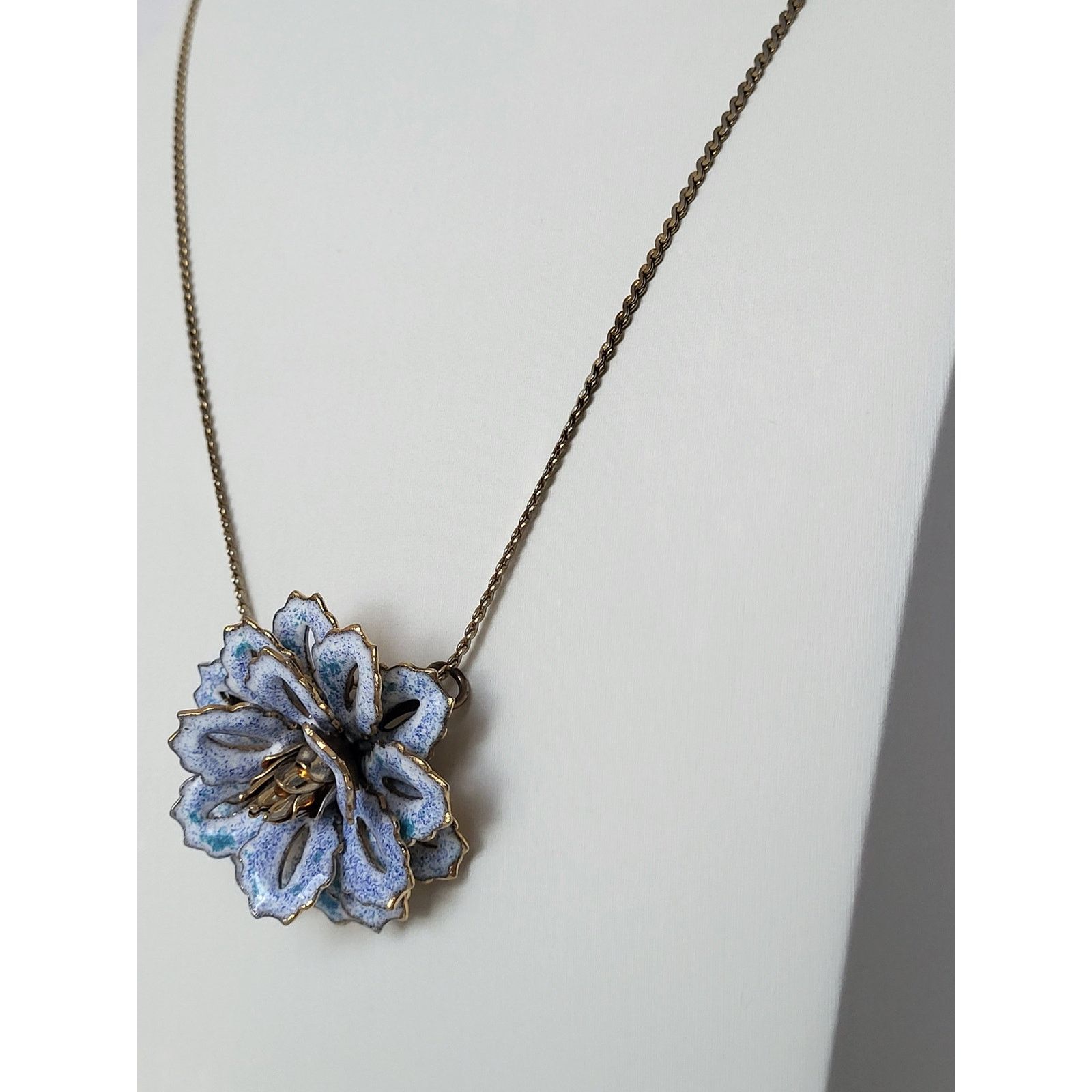 Other Enamel Flower Pendant Gold Blue Vintage Necklace Size ONE SIZE - 2 Thumbnail