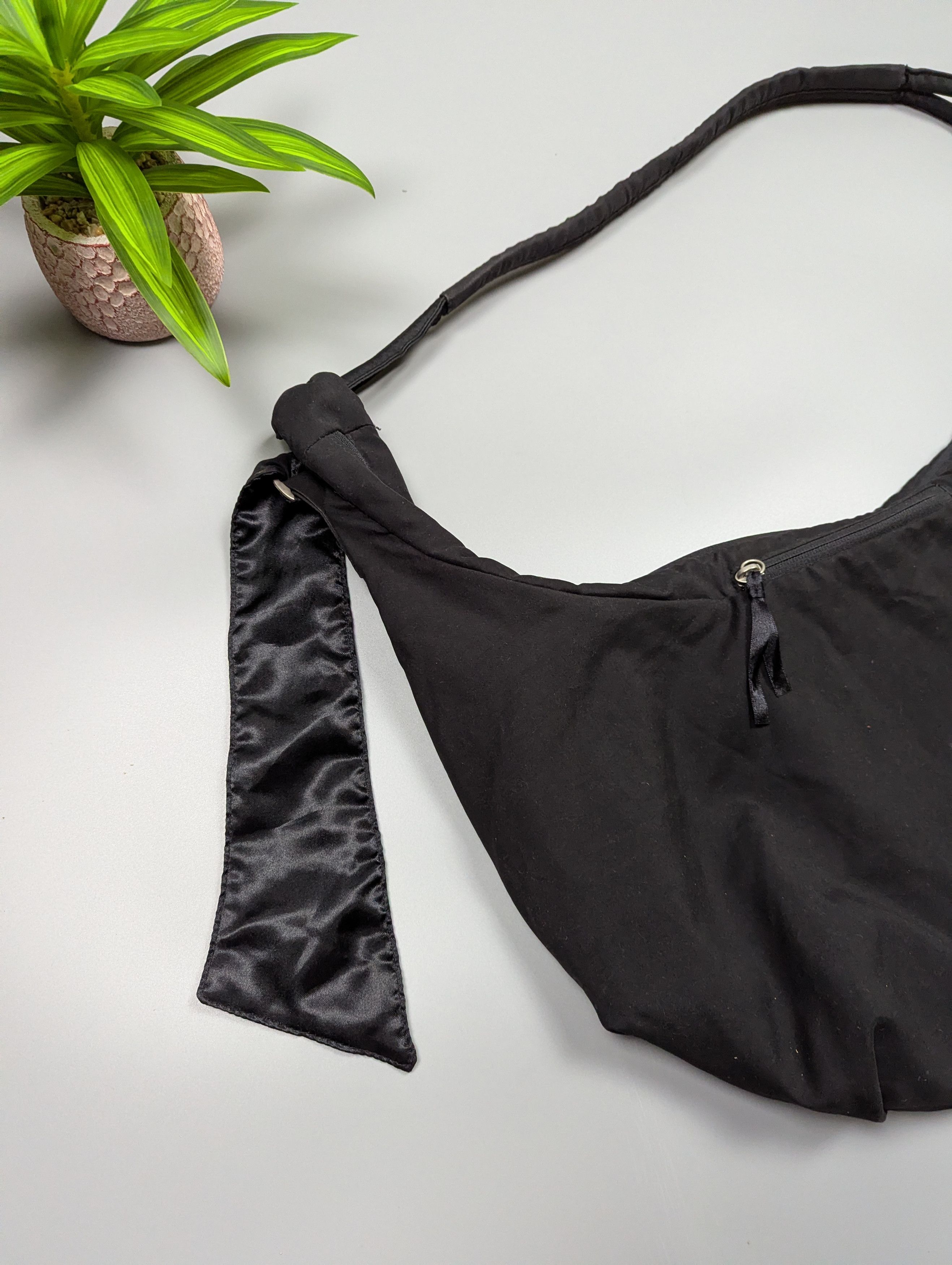 Reebok Y2K Reebok RBK Sling Crossbody Bag Black Minimalist Size ONE SIZE - 13 Thumbnail