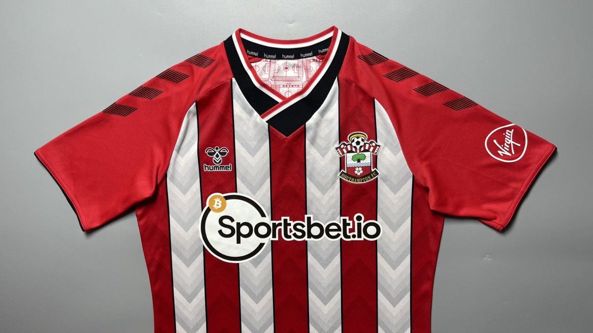 Hummel SOUTHAMPTON 2021/2022 FOOTBALL HOME JERSEY #8 WARD-PROWSE Size US S / EU 44-46 / 1 - 3 Thumbnail