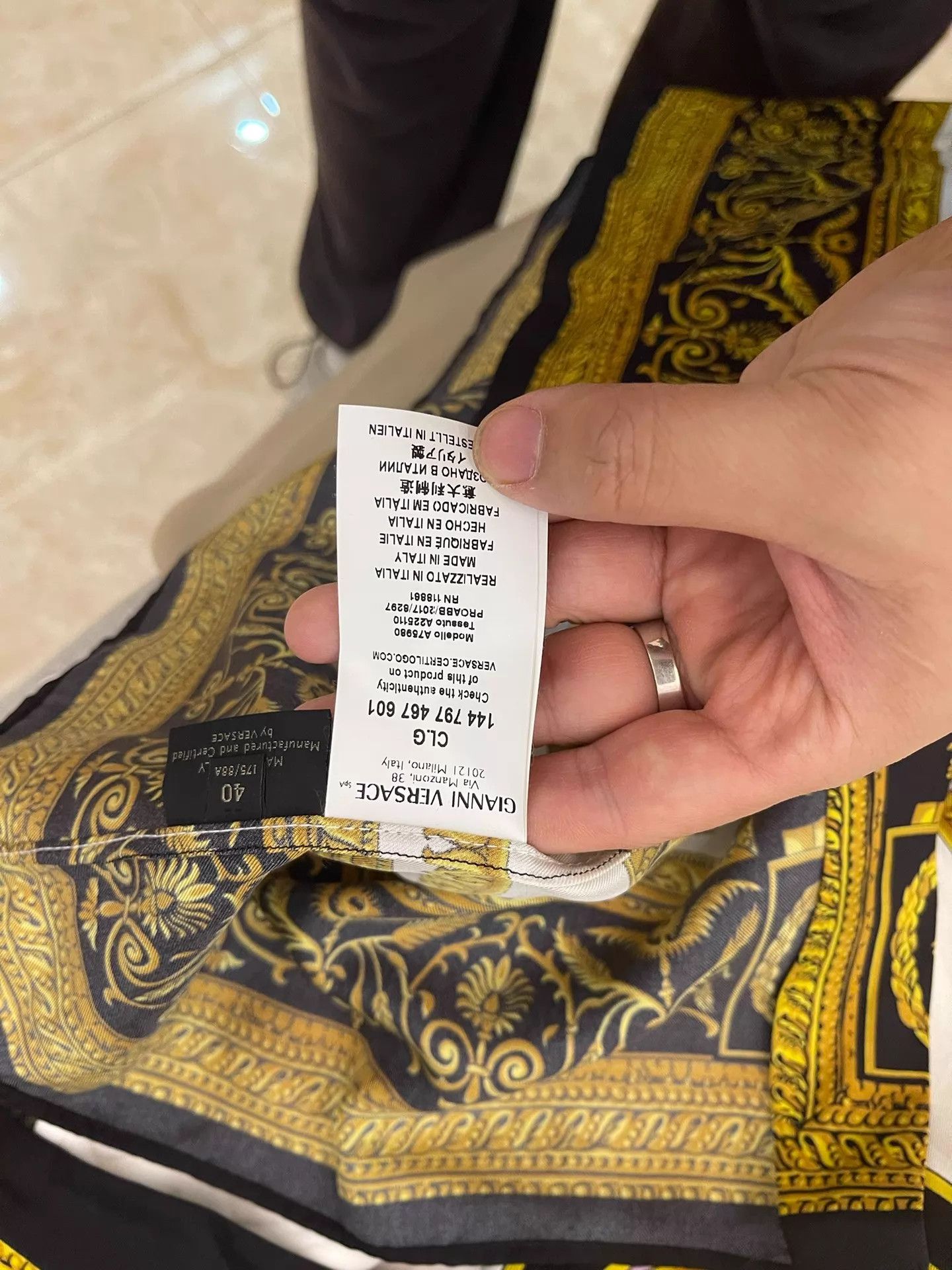 Versace Versace Classic Black & Gold Silk Shirt 40 Size US M / EU 48-50 / 2 - 4 Thumbnail