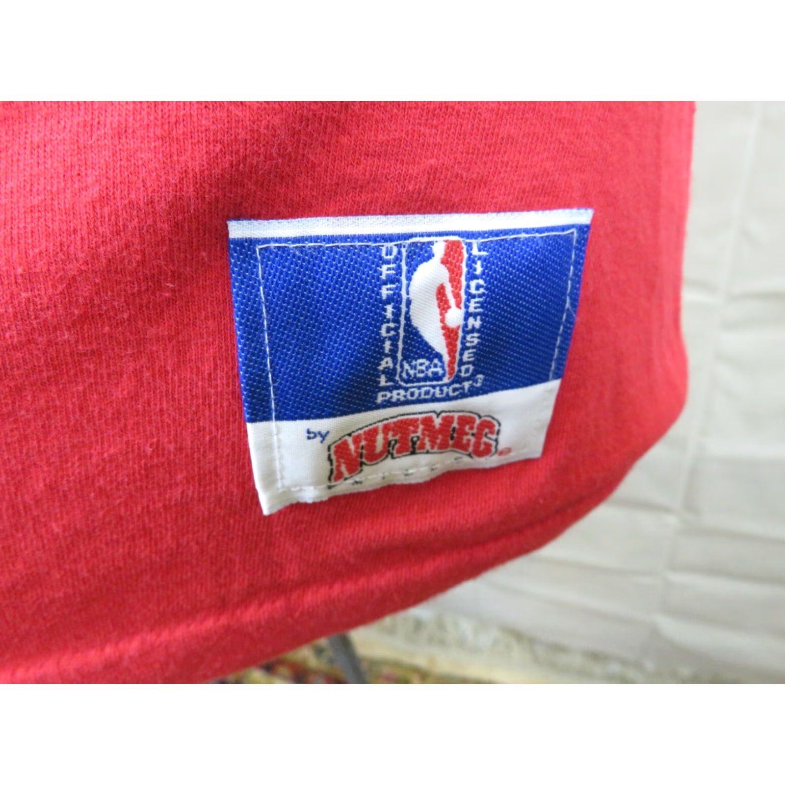 Nutmeg VINTAGE Nutmeg Chicago Bulls NBA T-Shirt XL Red Unisex Short Sleeve Graphic Tee Shirt 100% Cotton Mens Womens Boys Girls Size US XL / EU 56 / 4 - 5 Thumbnail