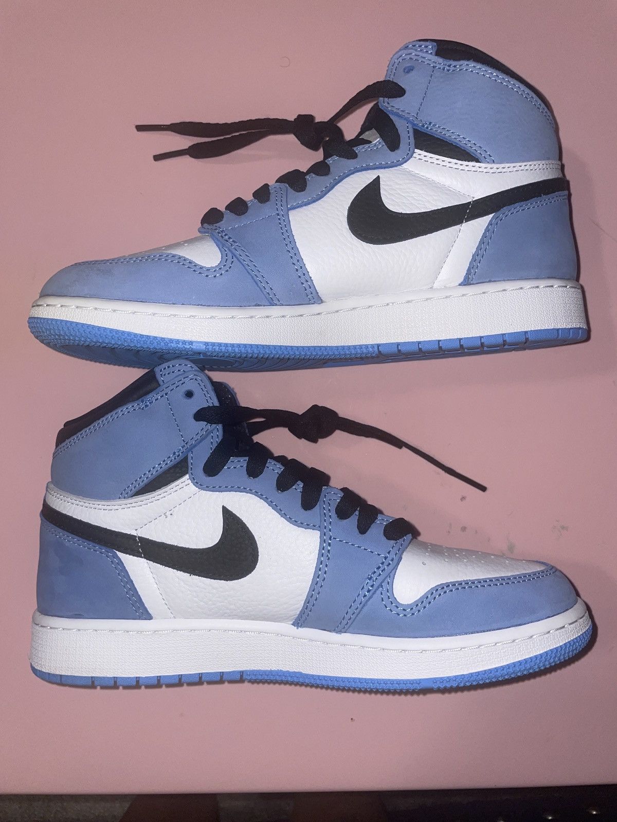 Jordan Brand × Nike Air Jordan 1 Retro High OG GS (UNC) Size US 7 / EU 40 - 2 Thumbnail