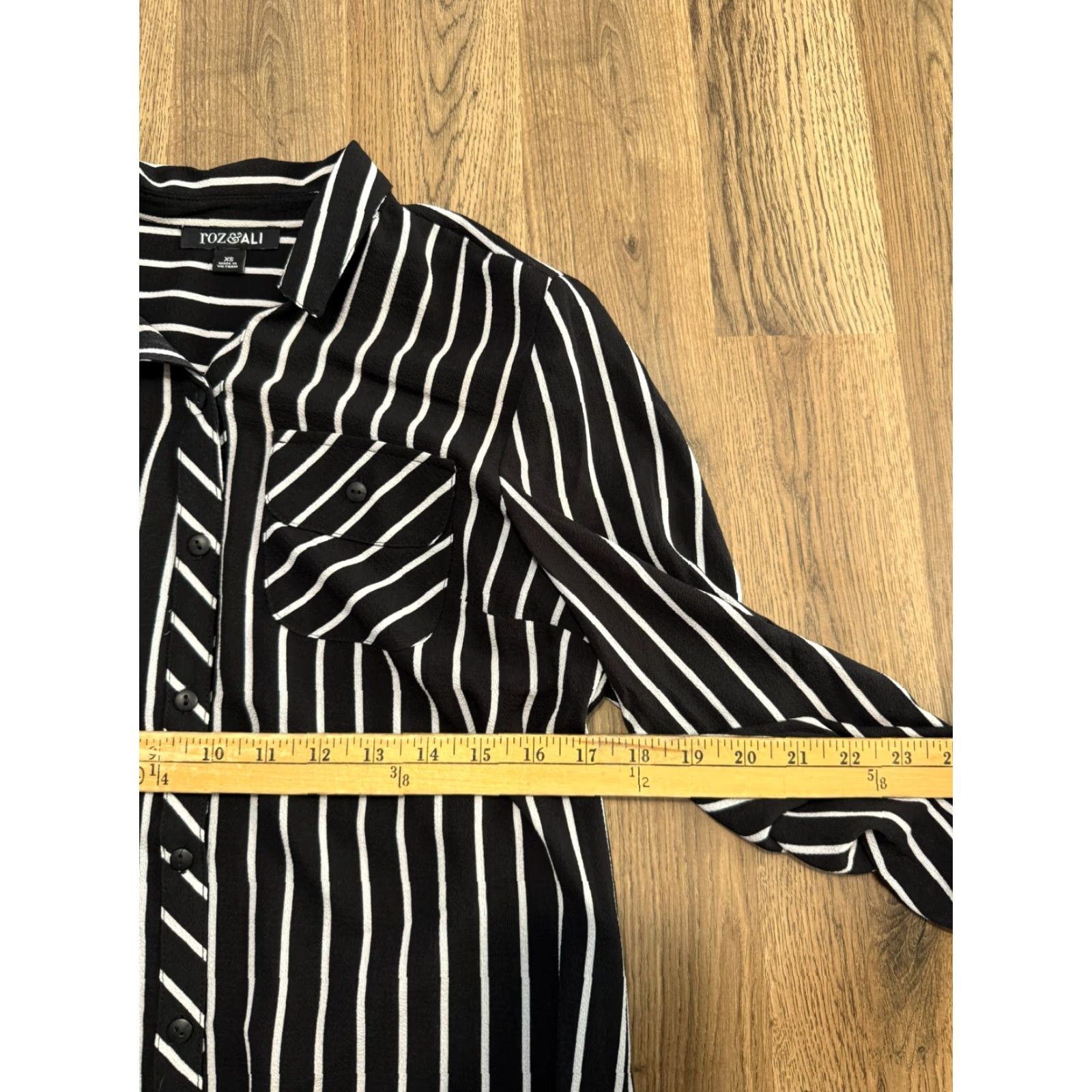 Vintage Roz & Ali Blouse Women's XS White Black Striped Long Sleeve Button Up Shirt Size XS / US 0-2 / IT 36-38 - 6 Thumbnail