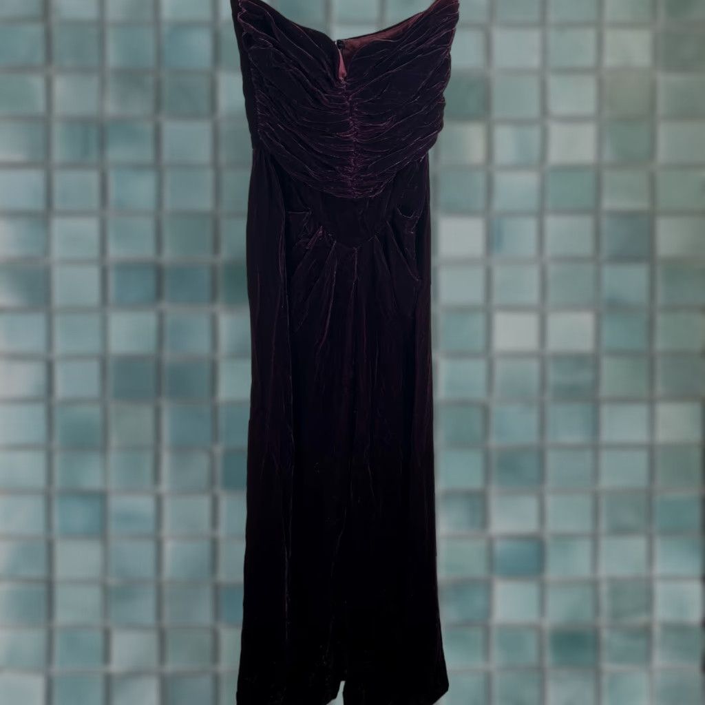 Vintage VINTAGE Albert Capraro Red Velvet Sleeveless Gown Size 8 Formal Dress Womens Size M / US 6-8 / IT 42-44 - 1 Thumbnail