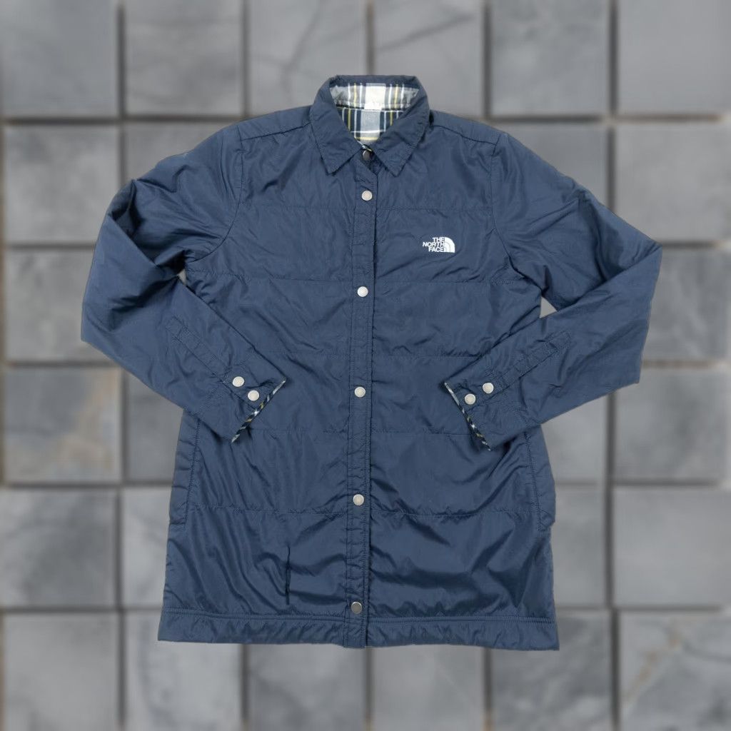 The North Face The North Face Shacket Women’s Medium Blue Reversible Snap Button Windbreaker Casual Lining Polyester Logo Late 2010s Womens Size M / US 6-8 / IT 42-44 - 1 Thumbnail
