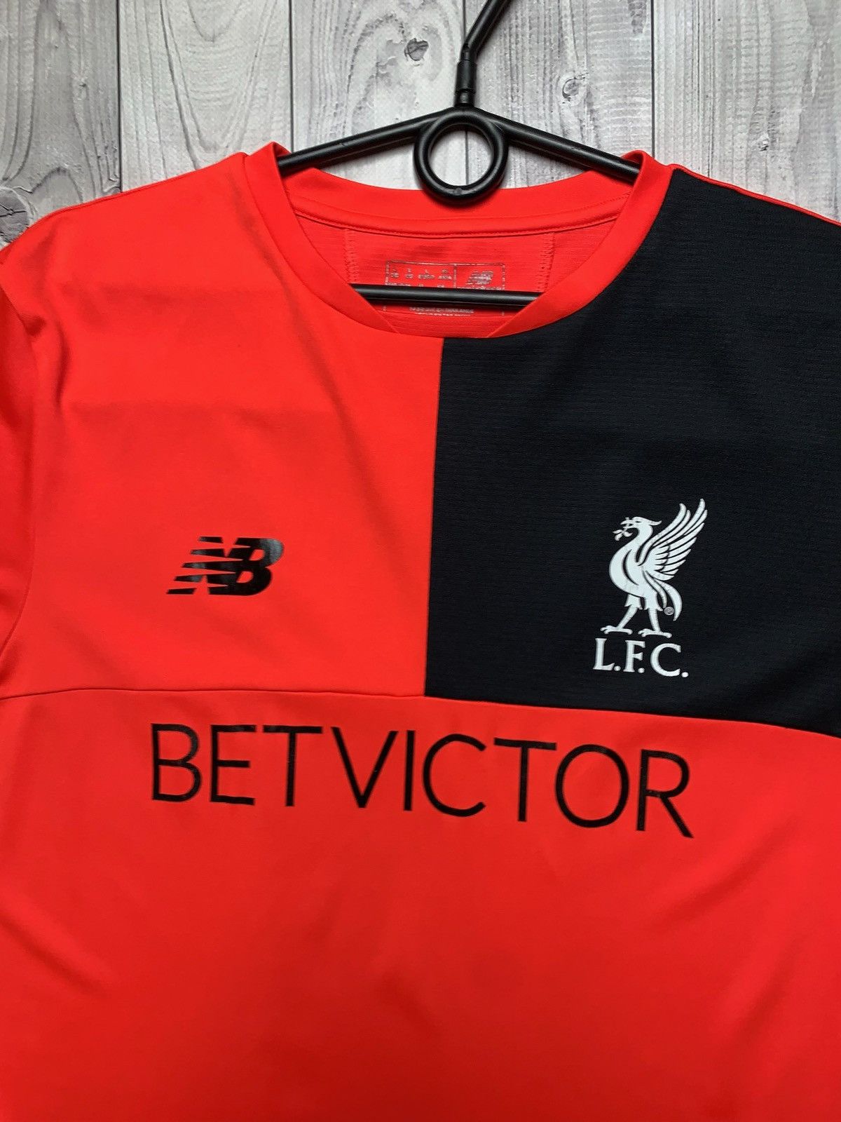 Vintage Vintage Liverpool soccer jersey size L new balance Size US L / EU 52-54 / 3 - 2 Thumbnail