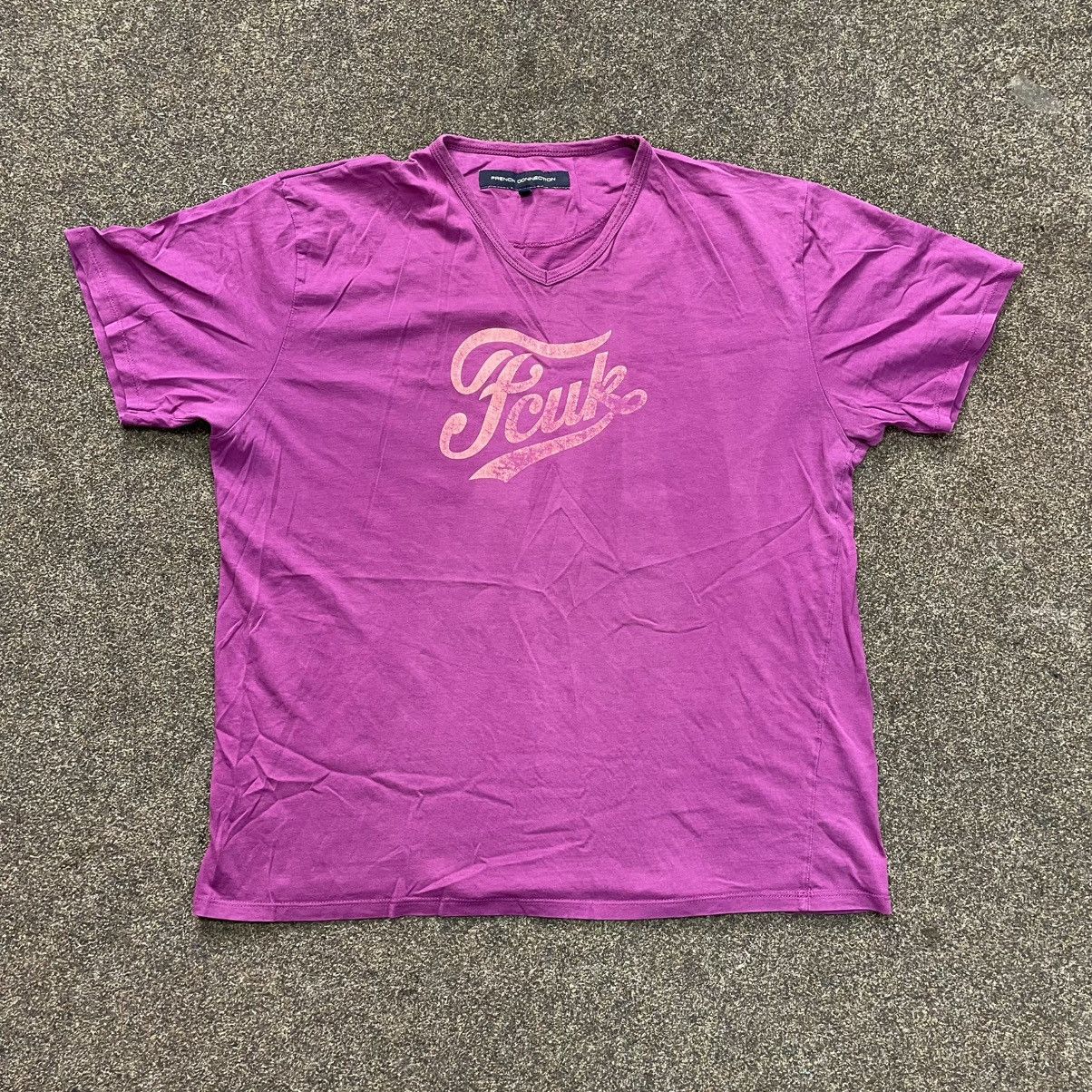 Vintage Vintage Y2K Pink Graphic Logo Tee Streetwear Thrashed XL Size US XL / EU 56 / 4 - 1 Thumbnail