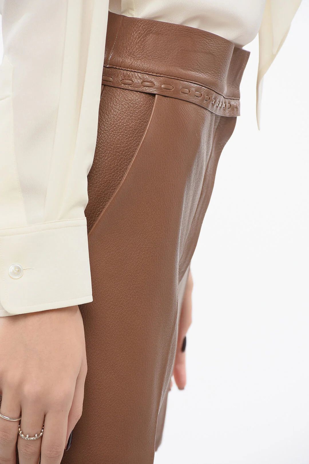 Fendi og1mm0326 Hammered Leather Short in Brown Size 27" / US 4 / IT 40 - 3 Thumbnail